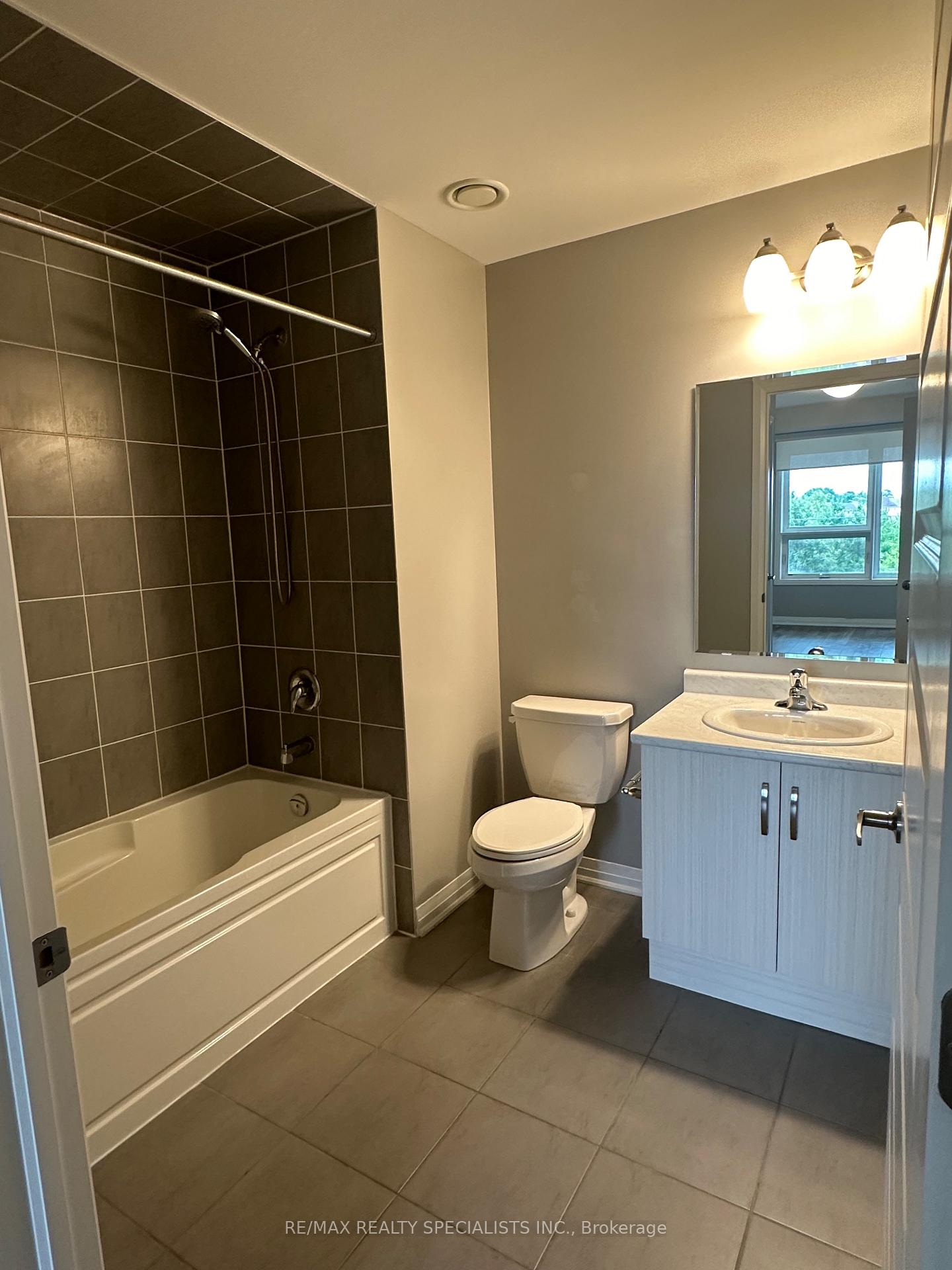 Photo 13 of Unit 213, 1105 Leger Way, Milton, Ford — HOMEH