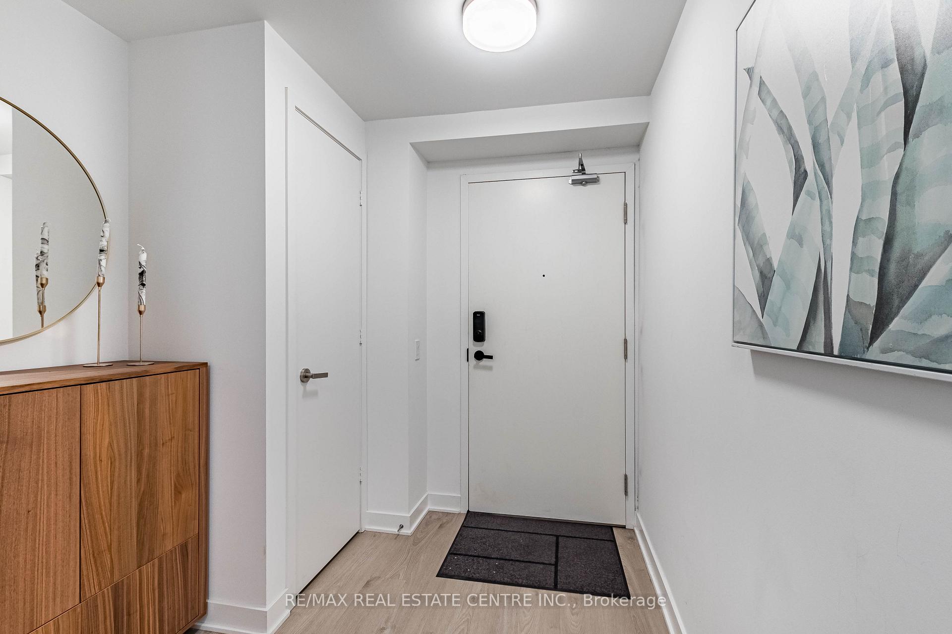 Photo 3 of Unit 5707, 3900 Confederation Parkway, Mississauga, City Centre — HOMEH