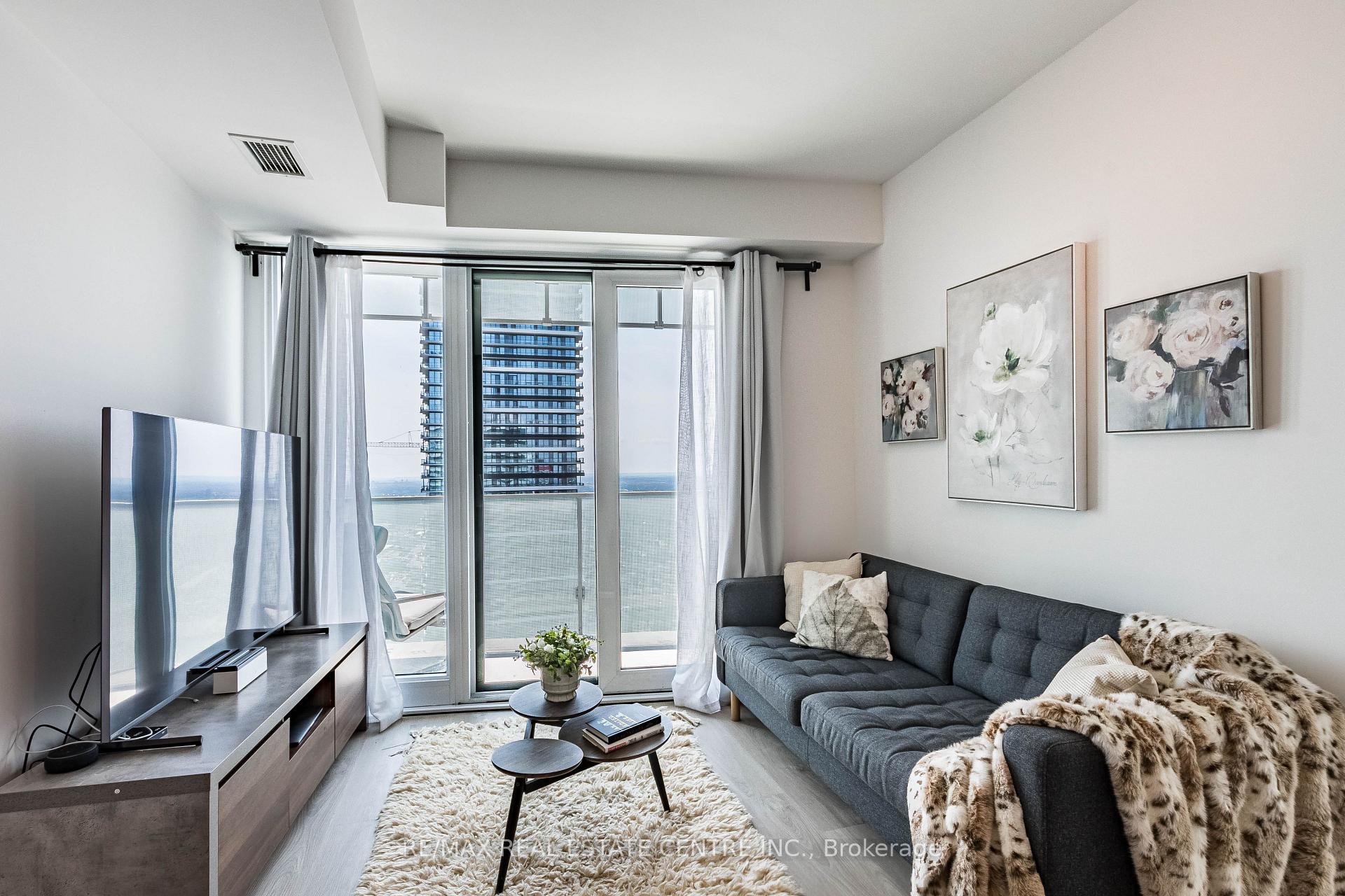 Photo 4 of Unit 5707, 3900 Confederation Parkway, Mississauga, City Centre — HOMEH