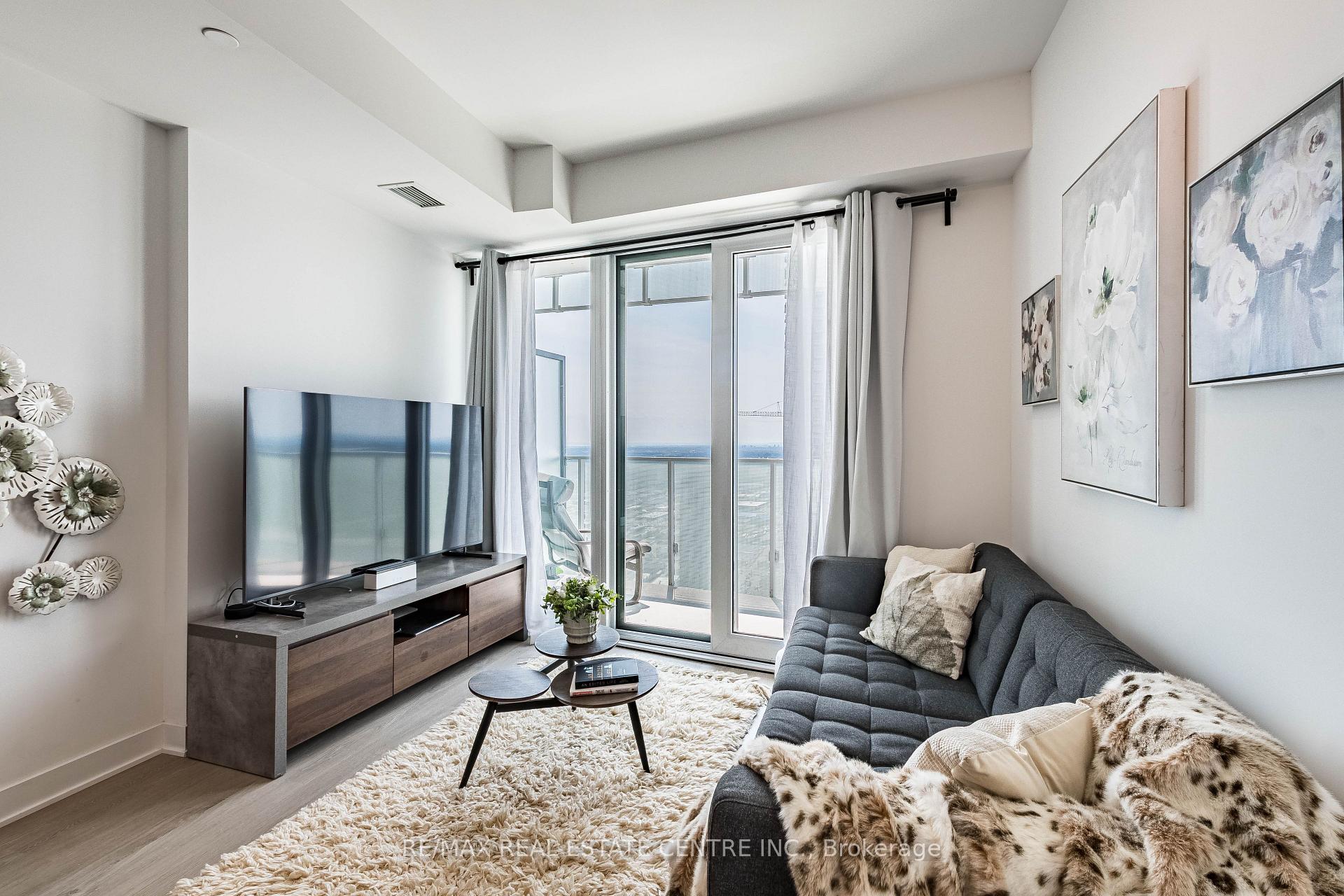 Photo 5 of Unit 5707, 3900 Confederation Parkway, Mississauga, City Centre — HOMEH