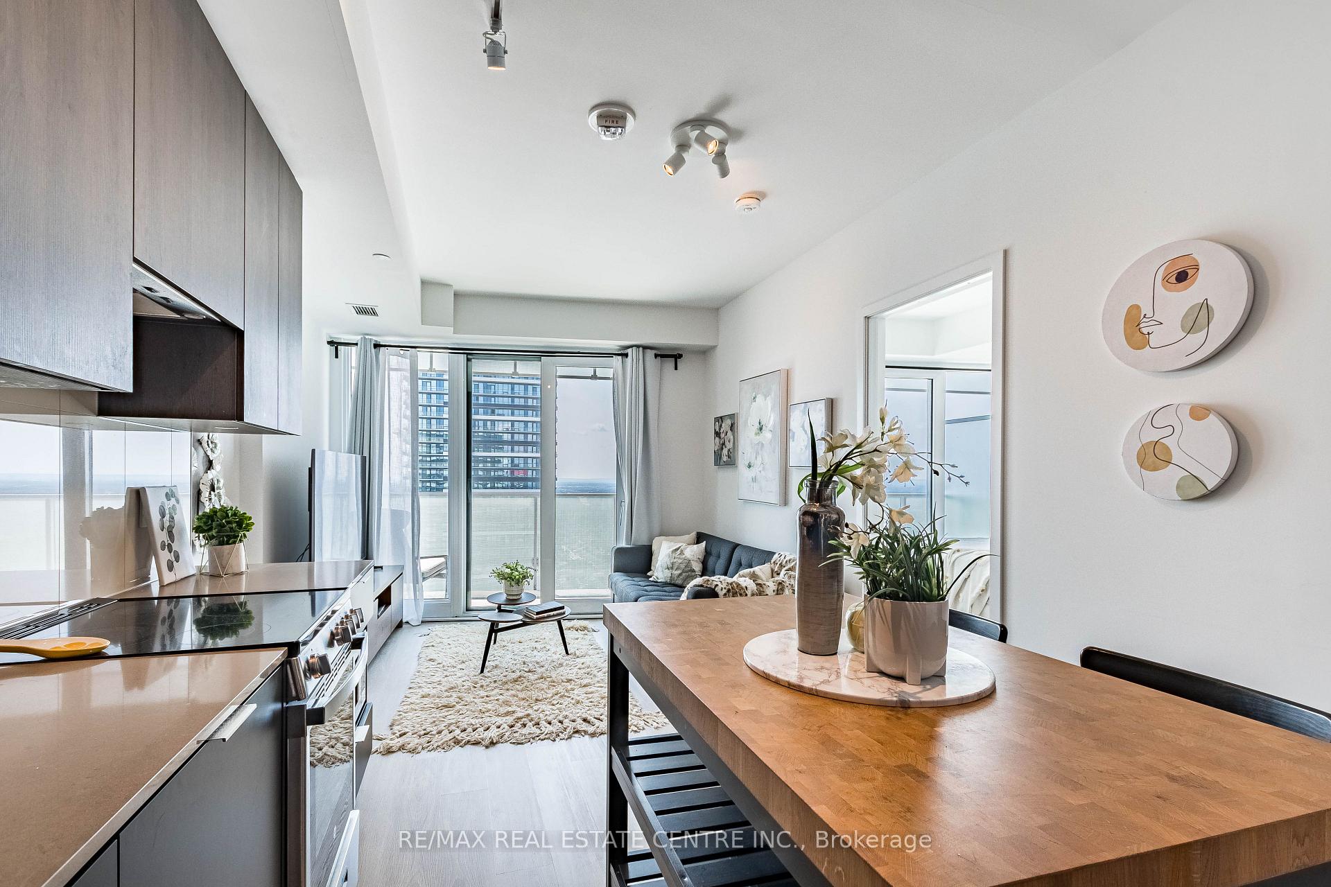 Photo 8 of Unit 5707, 3900 Confederation Parkway, Mississauga, City Centre — HOMEH