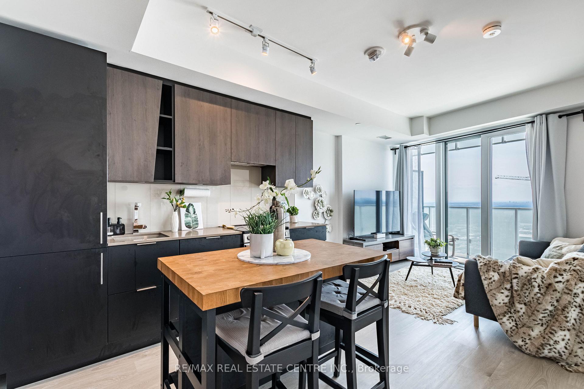 Photo 9 of Unit 5707, 3900 Confederation Parkway, Mississauga, City Centre — HOMEH