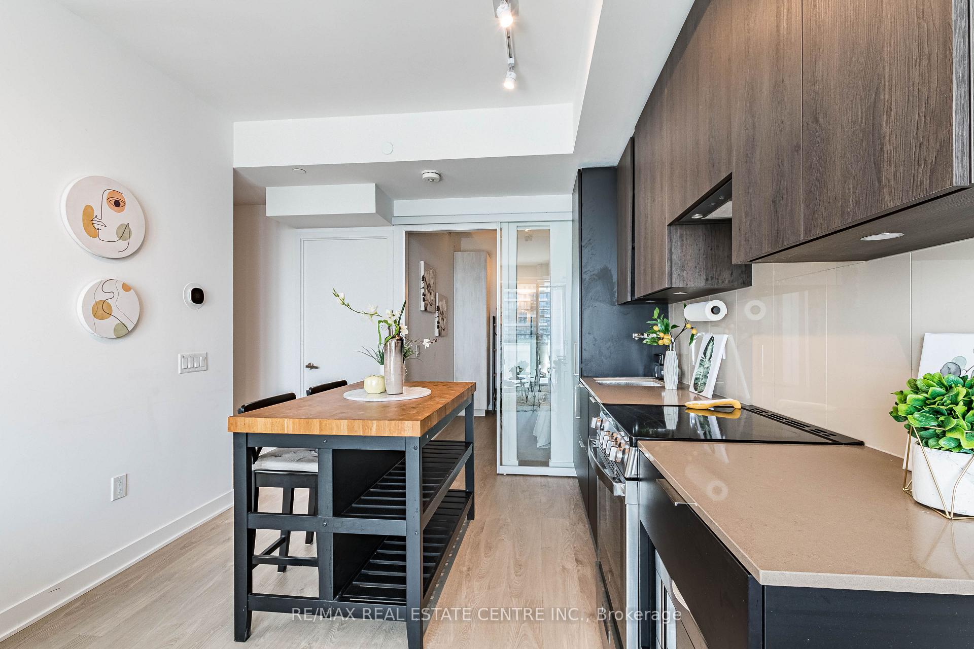 Photo 10 of Unit 5707, 3900 Confederation Parkway, Mississauga, City Centre — HOMEH