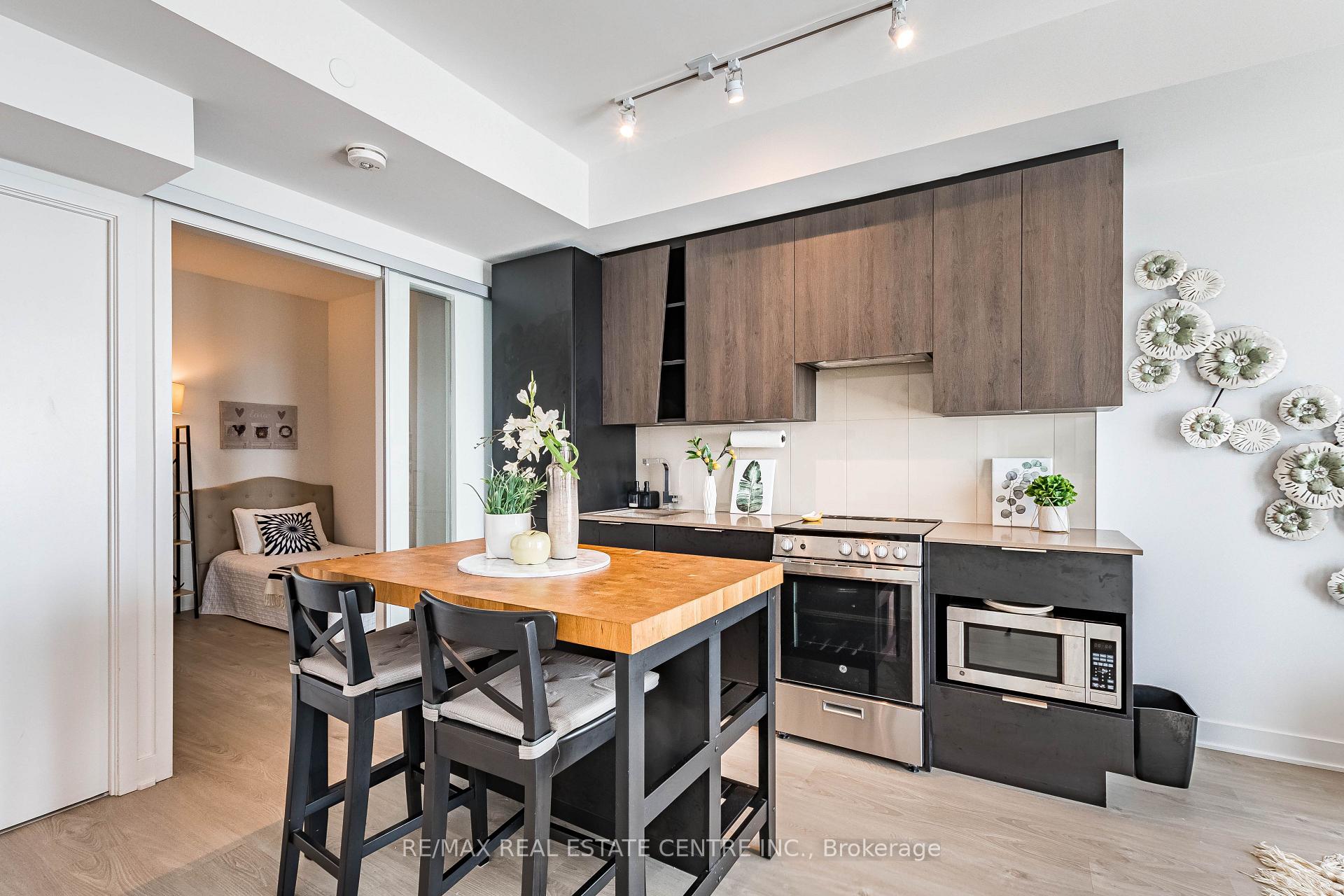 Photo 11 of Unit 5707, 3900 Confederation Parkway, Mississauga, City Centre — HOMEH