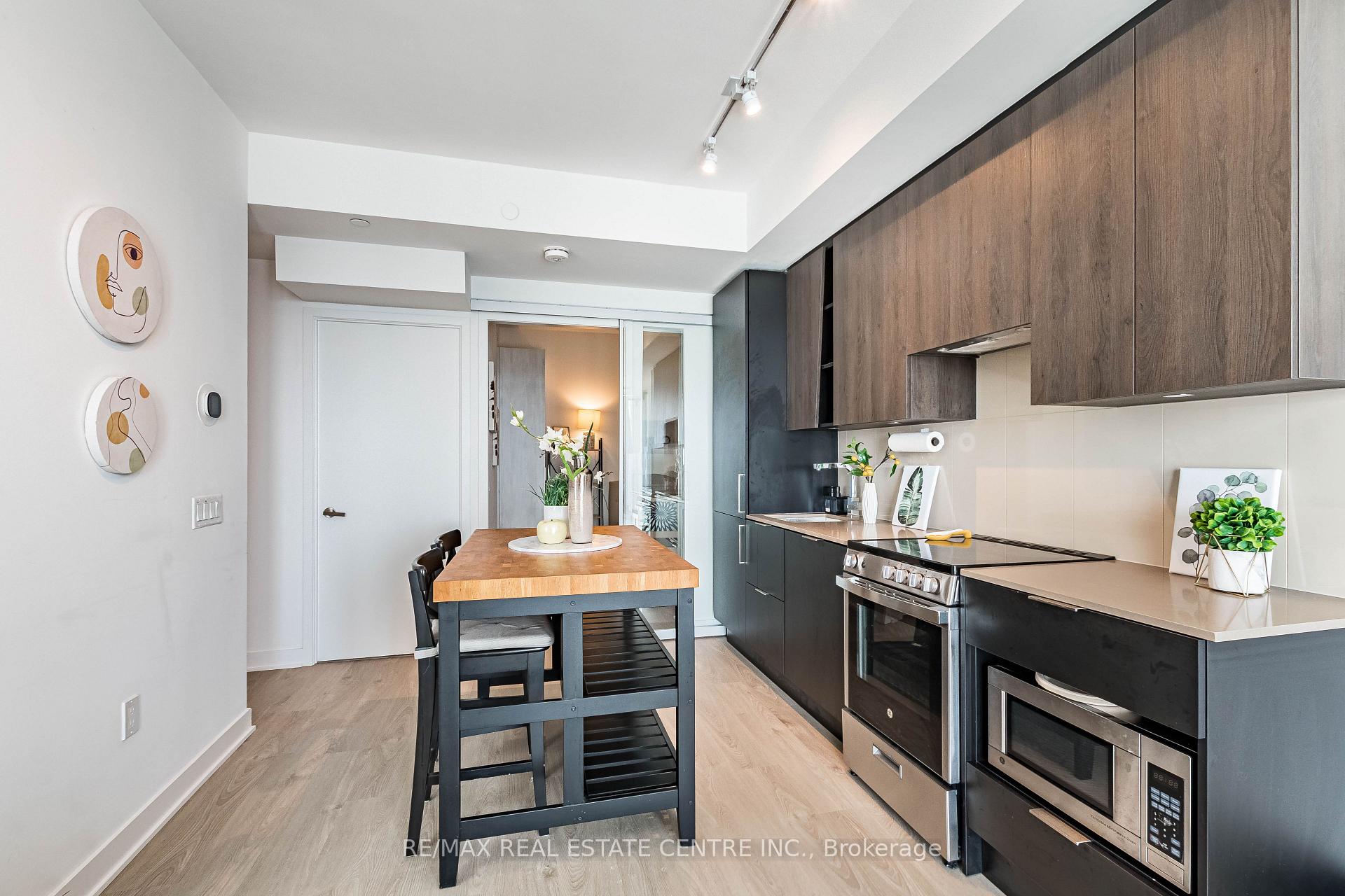 Photo 12 of Unit 5707, 3900 Confederation Parkway, Mississauga, City Centre — HOMEH