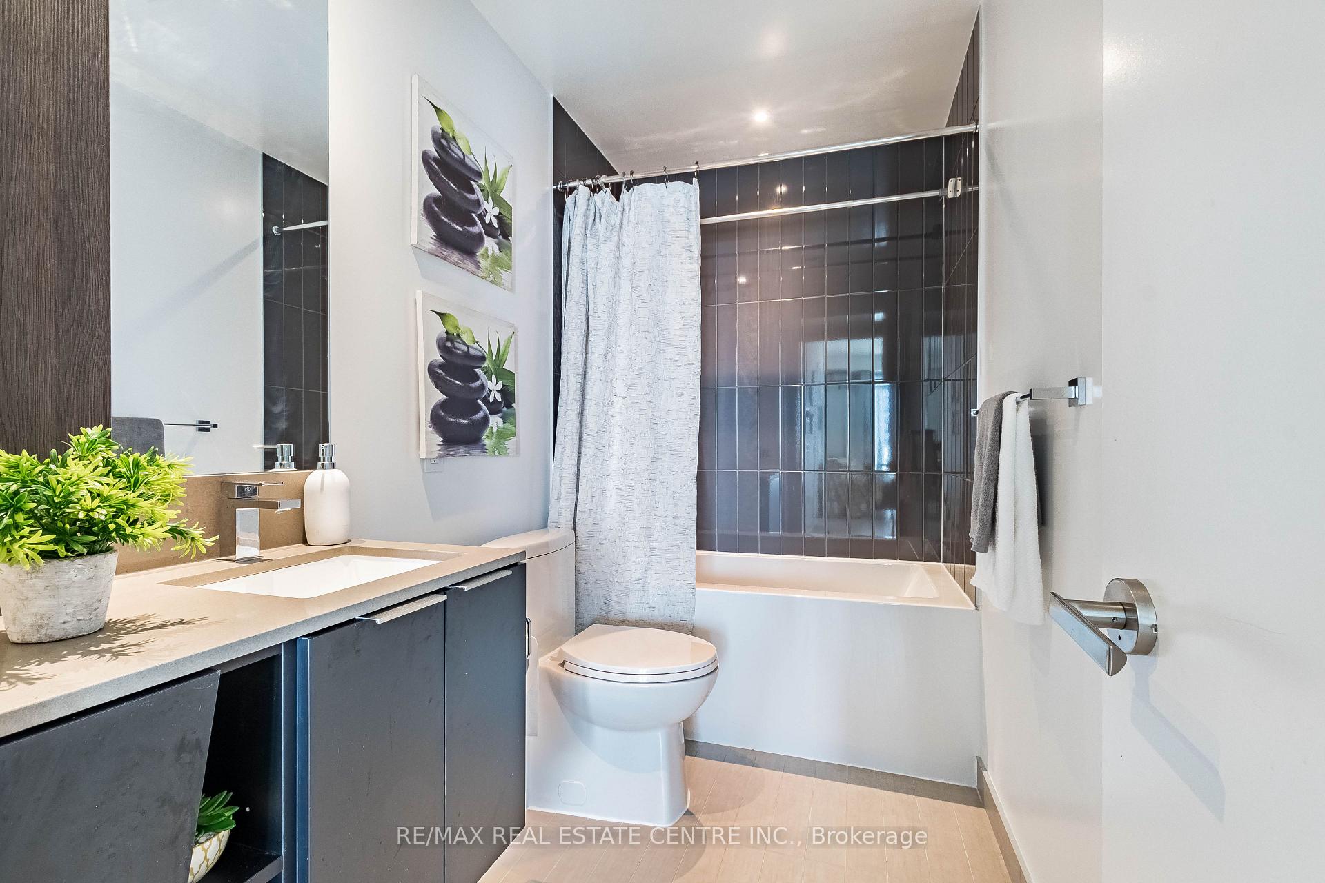 Photo 16 of Unit 5707, 3900 Confederation Parkway, Mississauga, City Centre — HOMEH