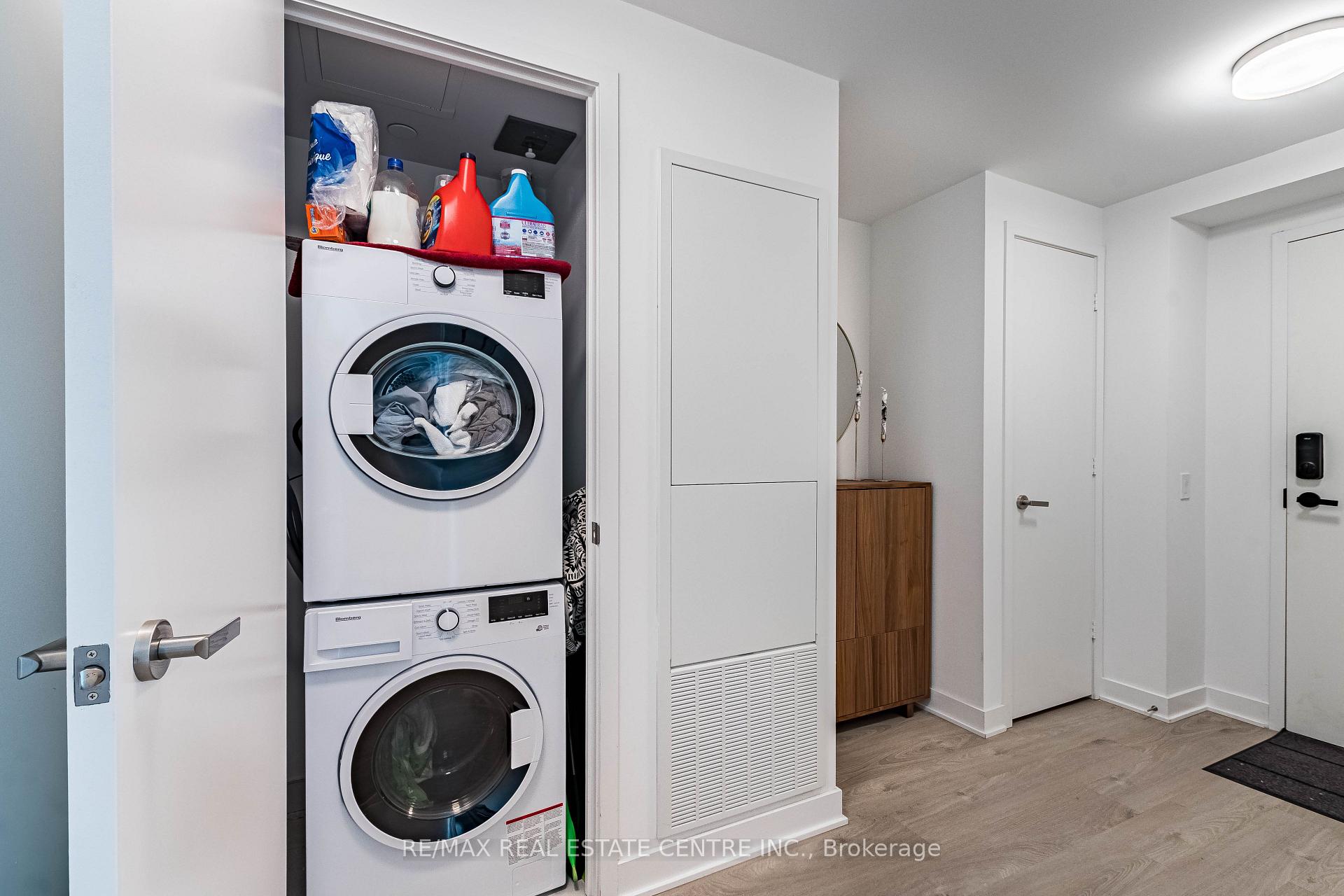 Photo 20 of Unit 5707, 3900 Confederation Parkway, Mississauga, City Centre — HOMEH