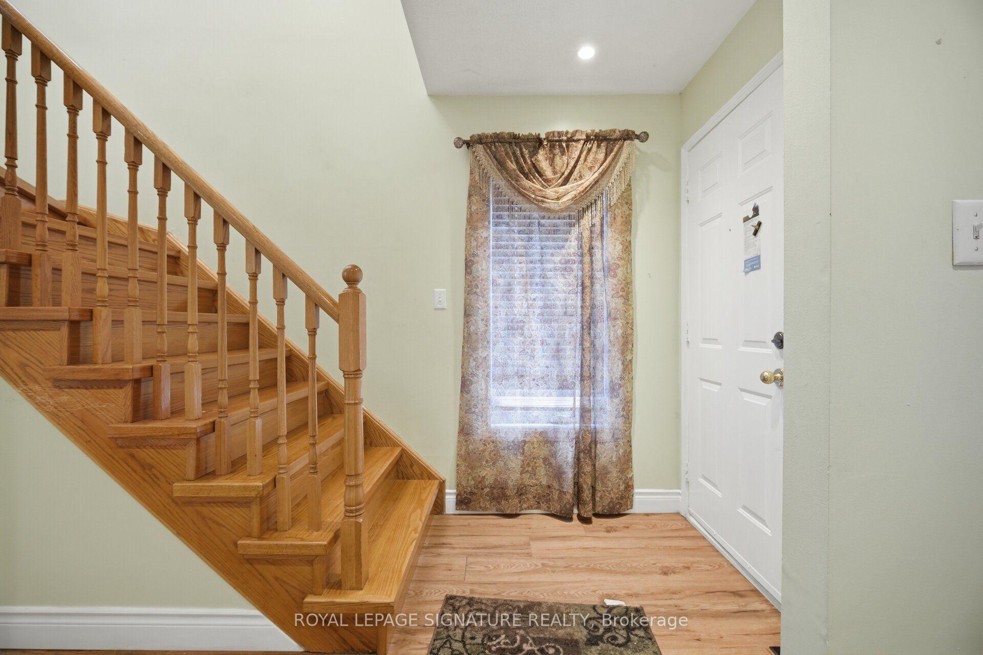 Photo 4 of 213 Fernforest Drive, Brampton, Sandringham-Wellington — HOMEH