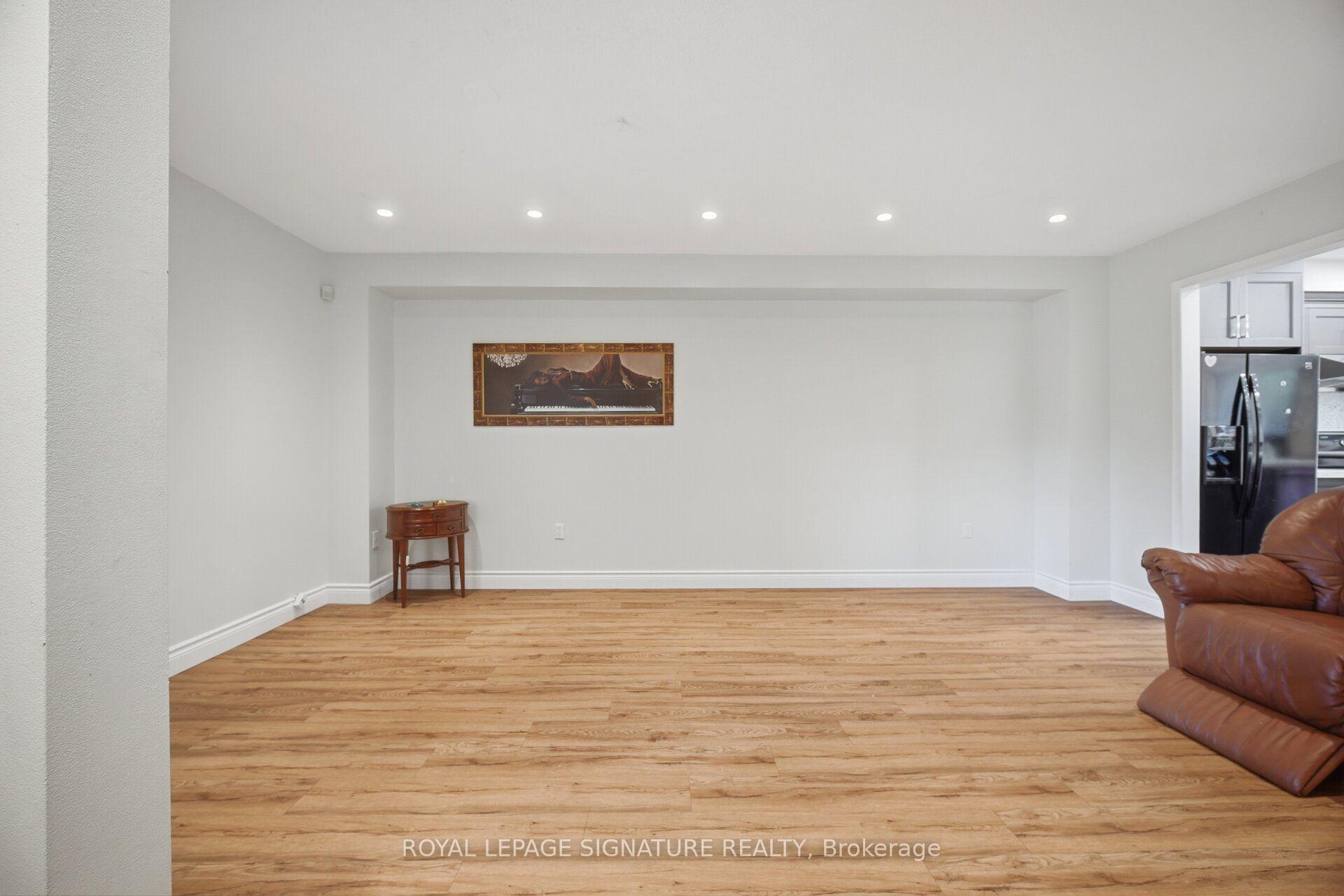 Photo 5 of 213 Fernforest Drive, Brampton, Sandringham-Wellington — HOMEH