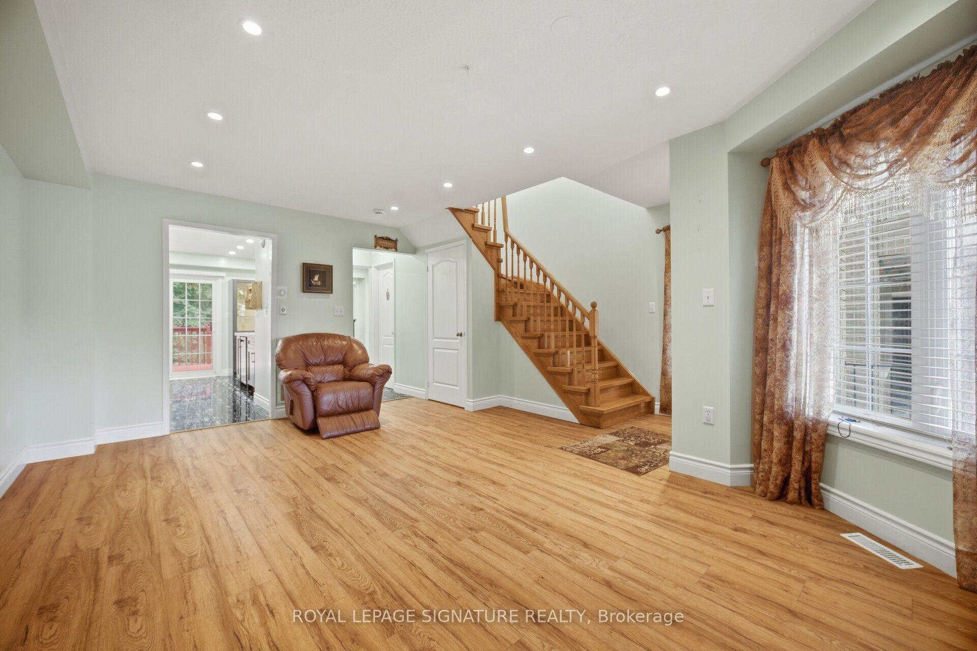 Photo 8 of 213 Fernforest Drive, Brampton, Sandringham-Wellington — HOMEH