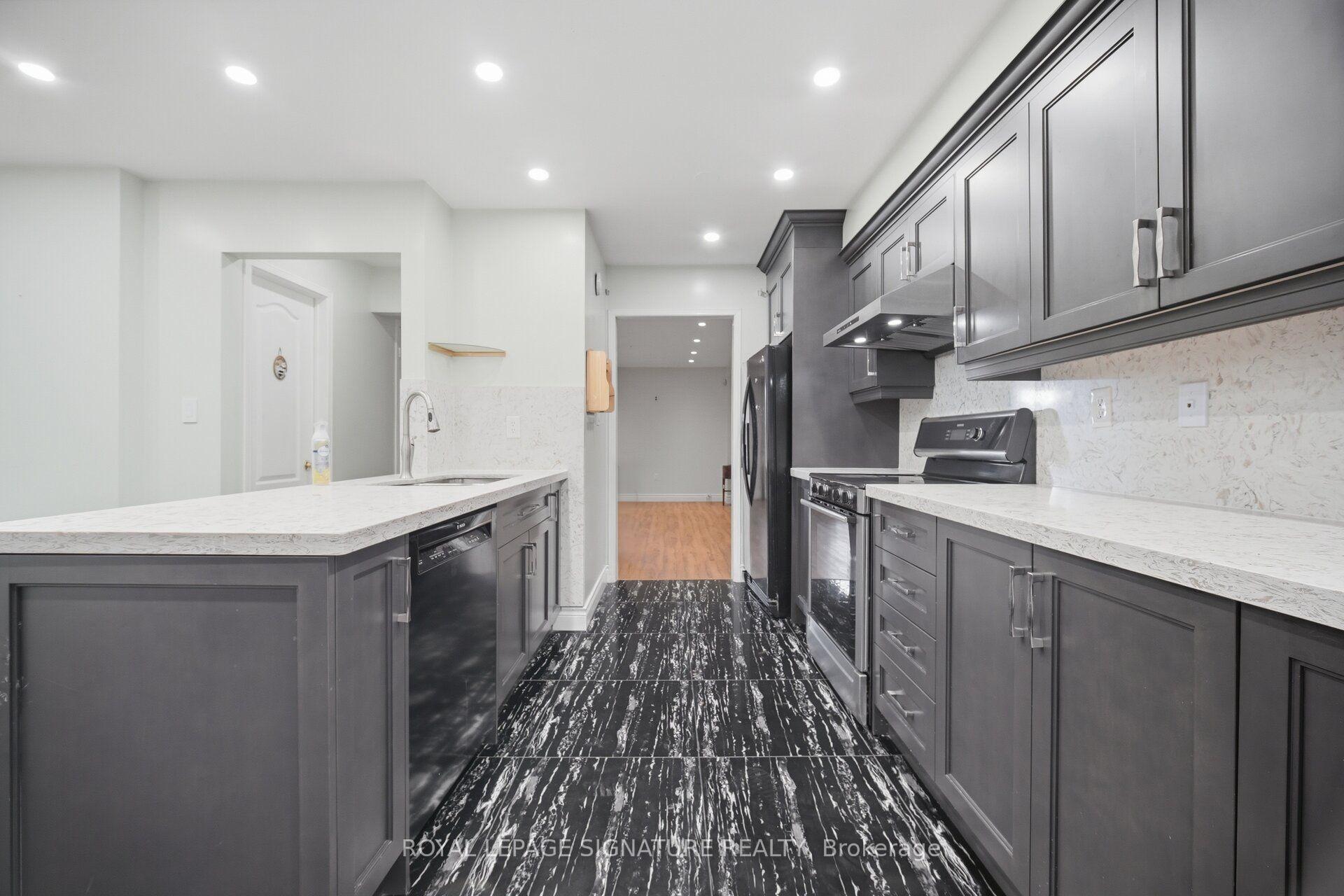 Photo 11 of 213 Fernforest Drive, Brampton, Sandringham-Wellington — HOMEH