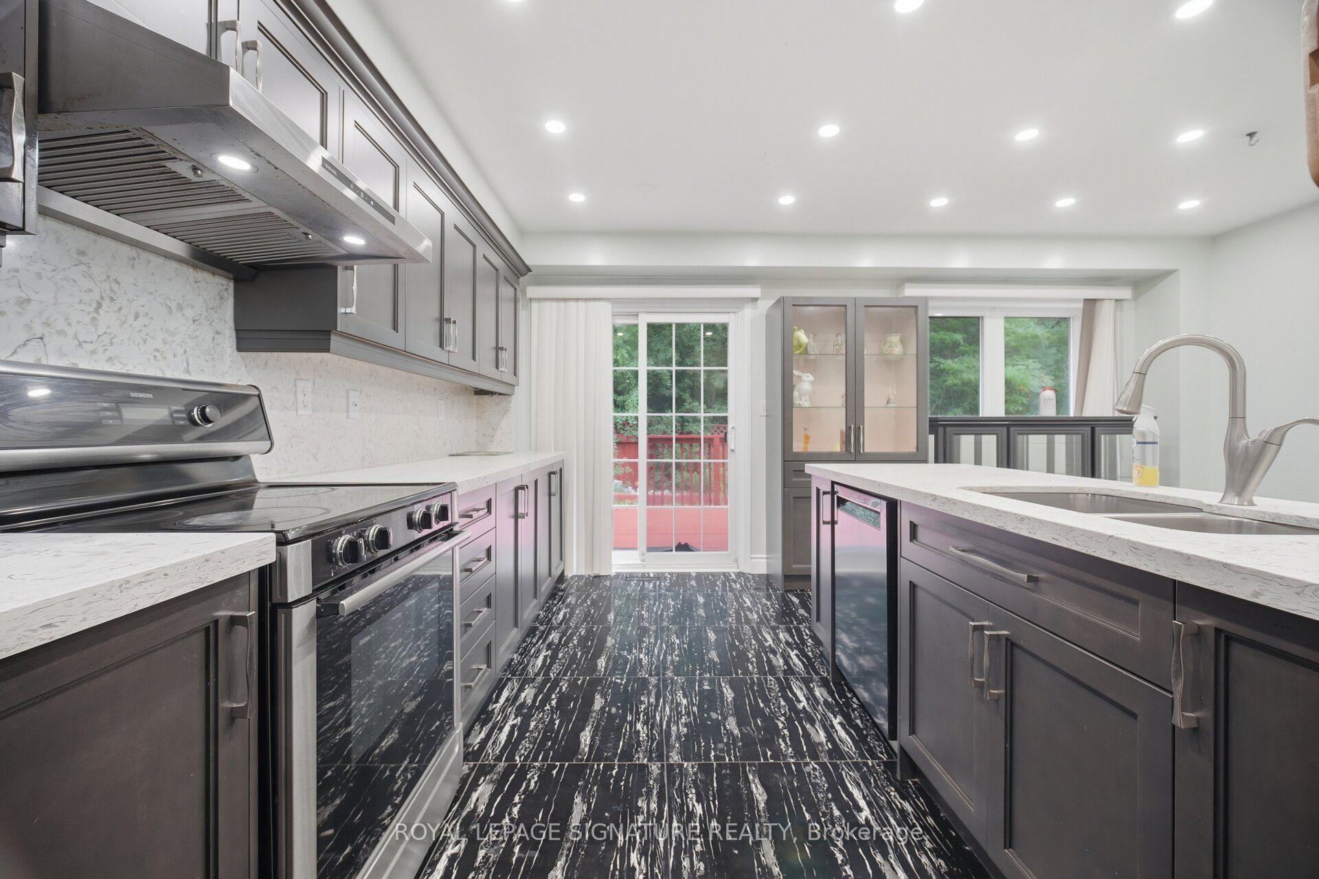 Photo 12 of 213 Fernforest Drive, Brampton, Sandringham-Wellington — HOMEH