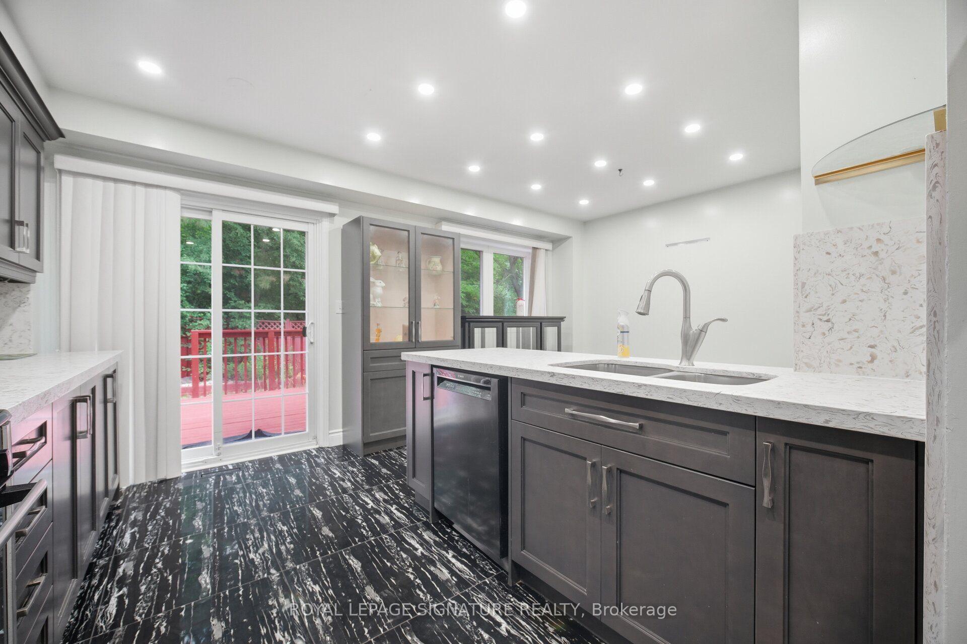 Photo 14 of 213 Fernforest Drive, Brampton, Sandringham-Wellington — HOMEH