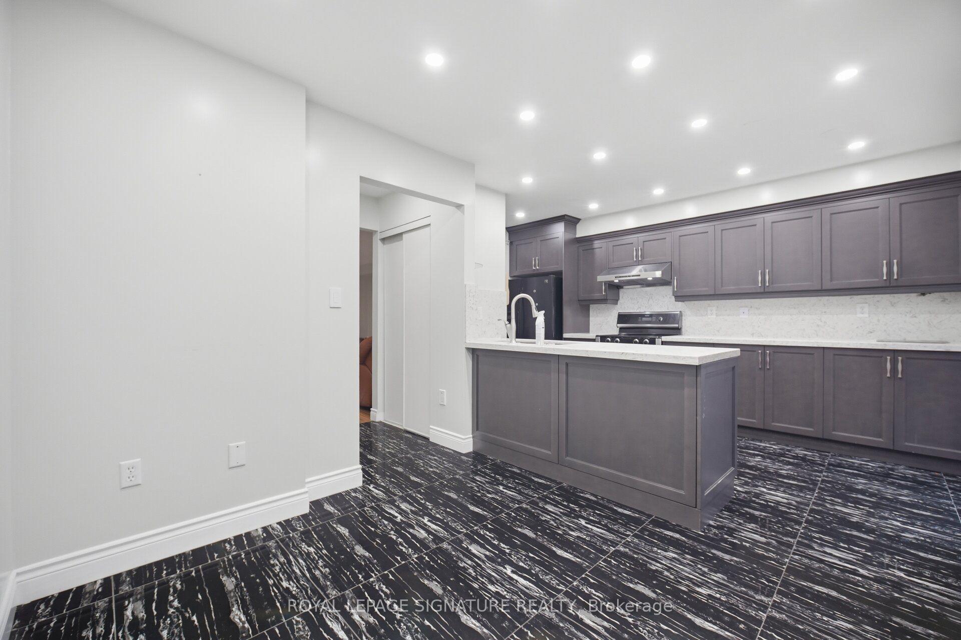 Photo 17 of 213 Fernforest Drive, Brampton, Sandringham-Wellington — HOMEH