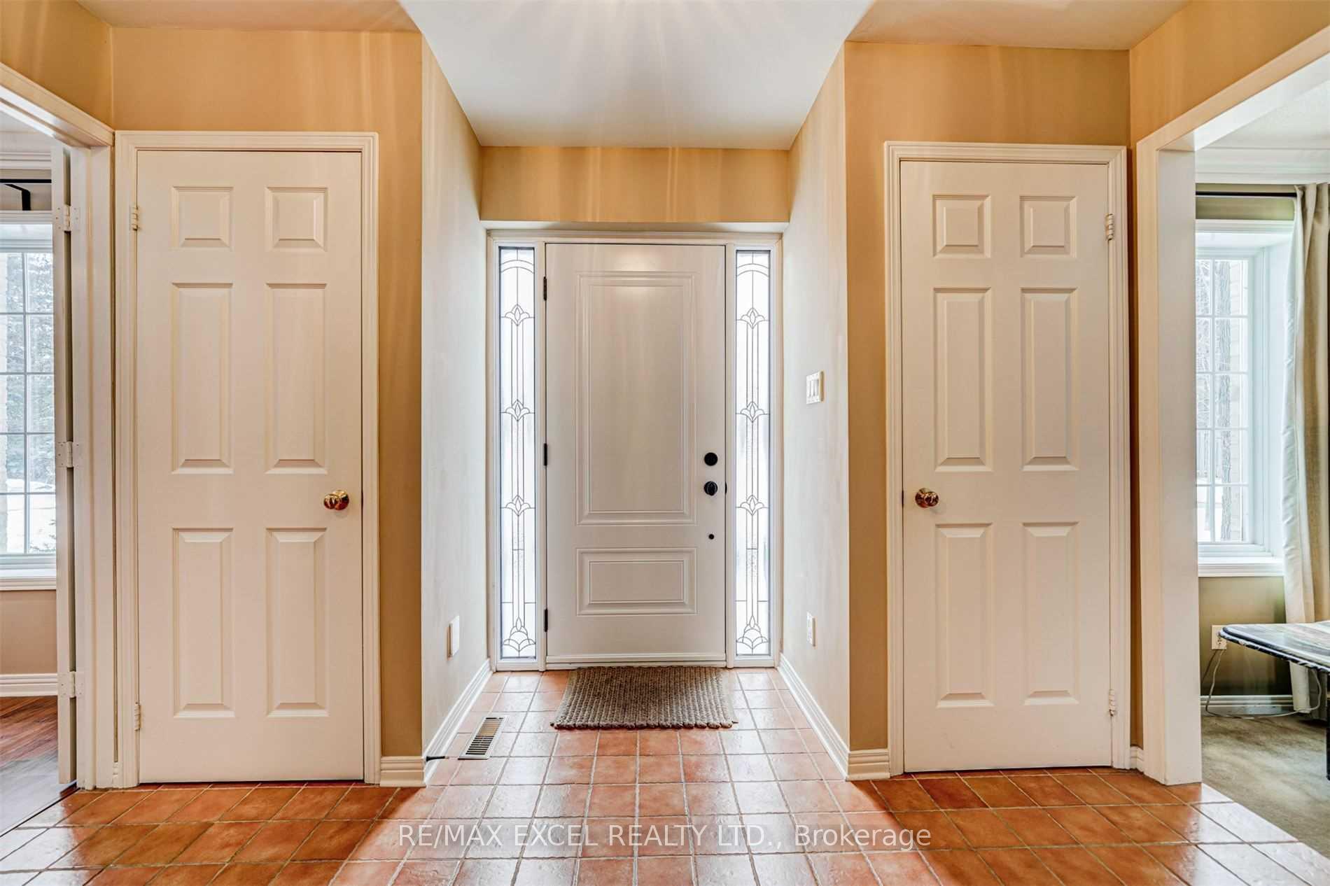 Photo 2 of 36 Hedgewood Drive, Markham, Unionville — HOMEH