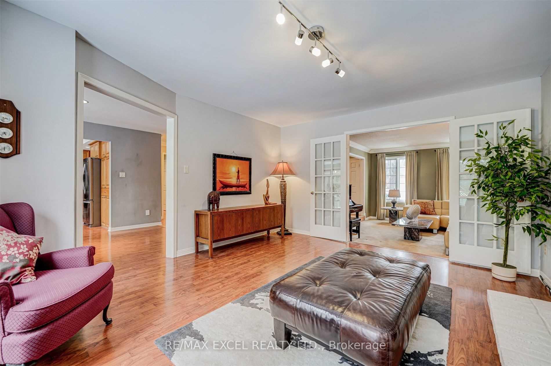 Photo 5 of 36 Hedgewood Drive, Markham, Unionville — HOMEH