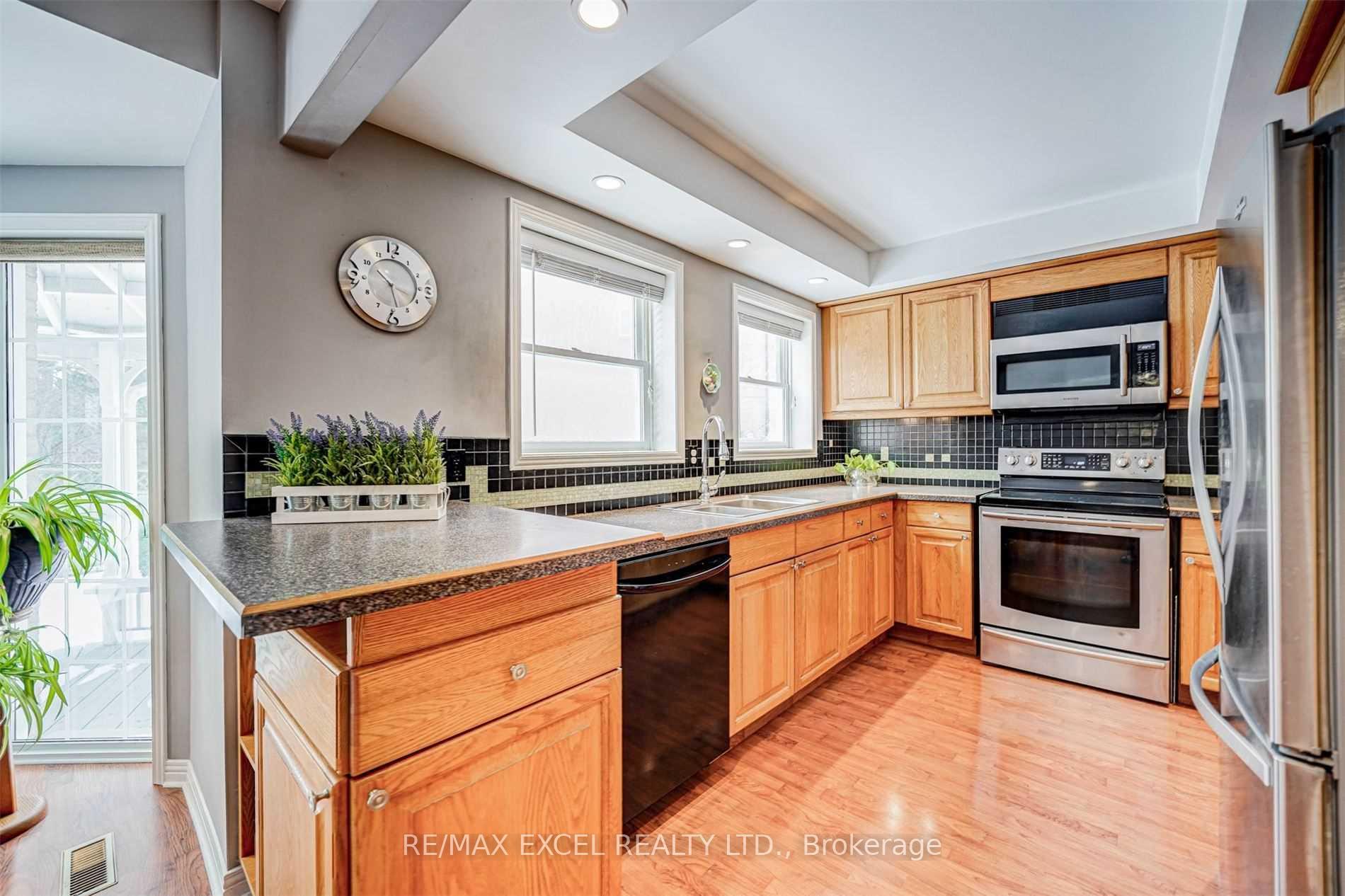 Photo 8 of 36 Hedgewood Drive, Markham, Unionville — HOMEH