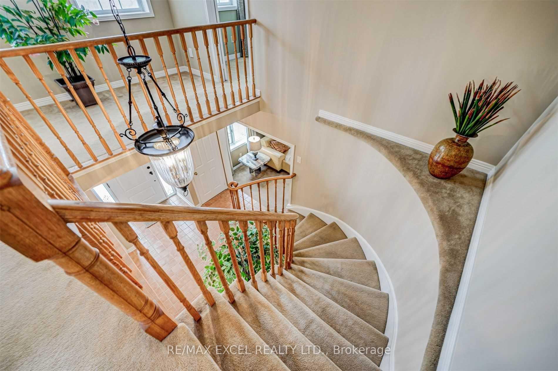 Photo 11 of 36 Hedgewood Drive, Markham, Unionville — HOMEH
