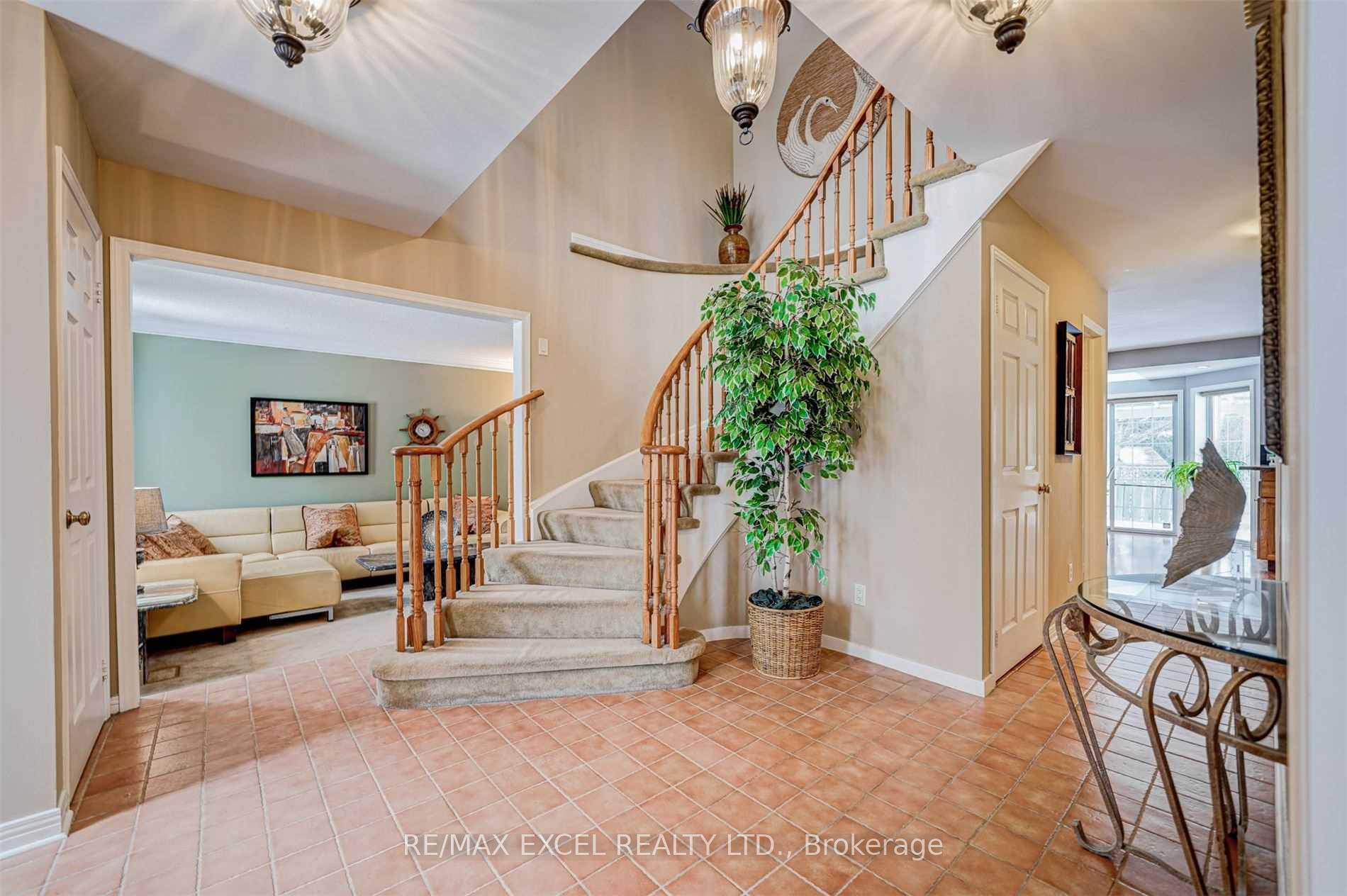 Photo 12 of 36 Hedgewood Drive, Markham, Unionville — HOMEH