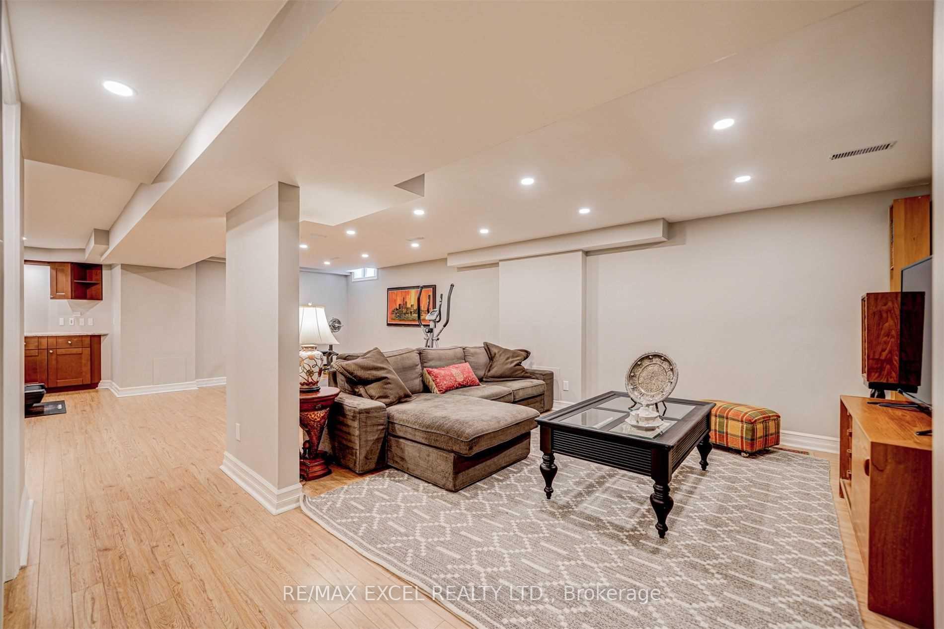 Photo 25 of 36 Hedgewood Drive, Markham, Unionville — HOMEH