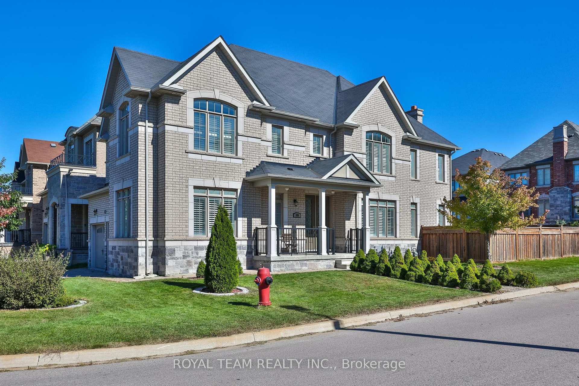 Photo 2 of 636 Mcgregor Farm Trail, Newmarket, Glenway Estates — HOMEH