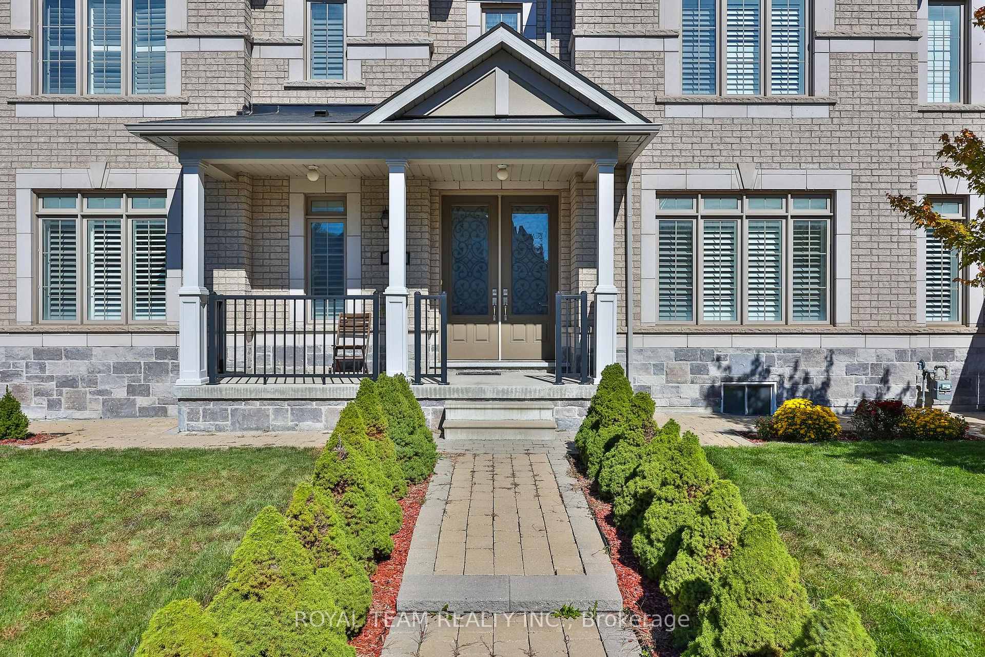 Photo 4 of 636 Mcgregor Farm Trail, Newmarket, Glenway Estates — HOMEH