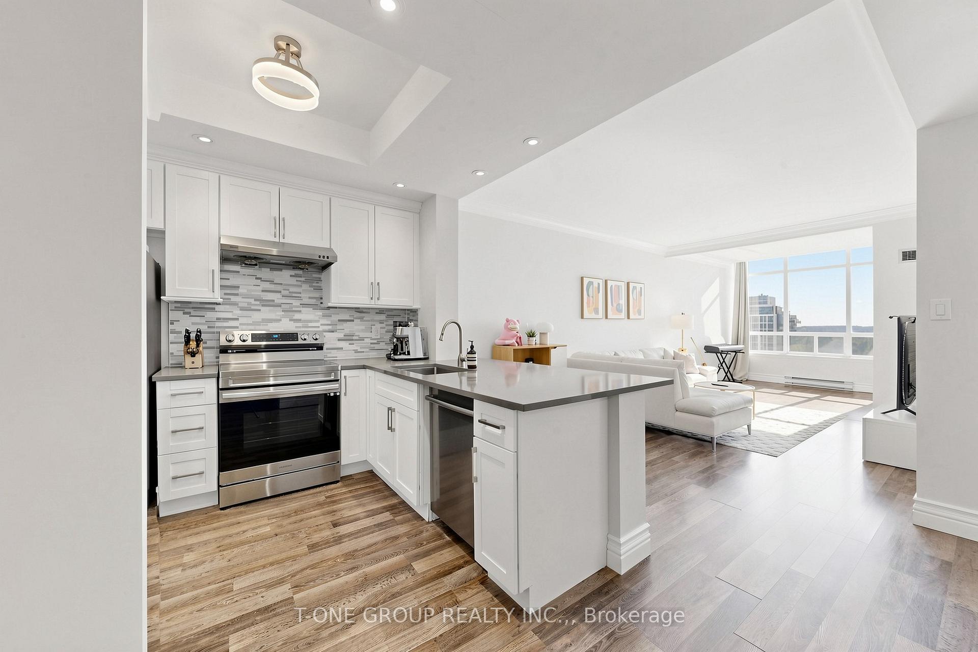 Photo 18 of Unit Ph6, 22 Clarissa Drive, Richmond Hill, Harding — HOMEH
