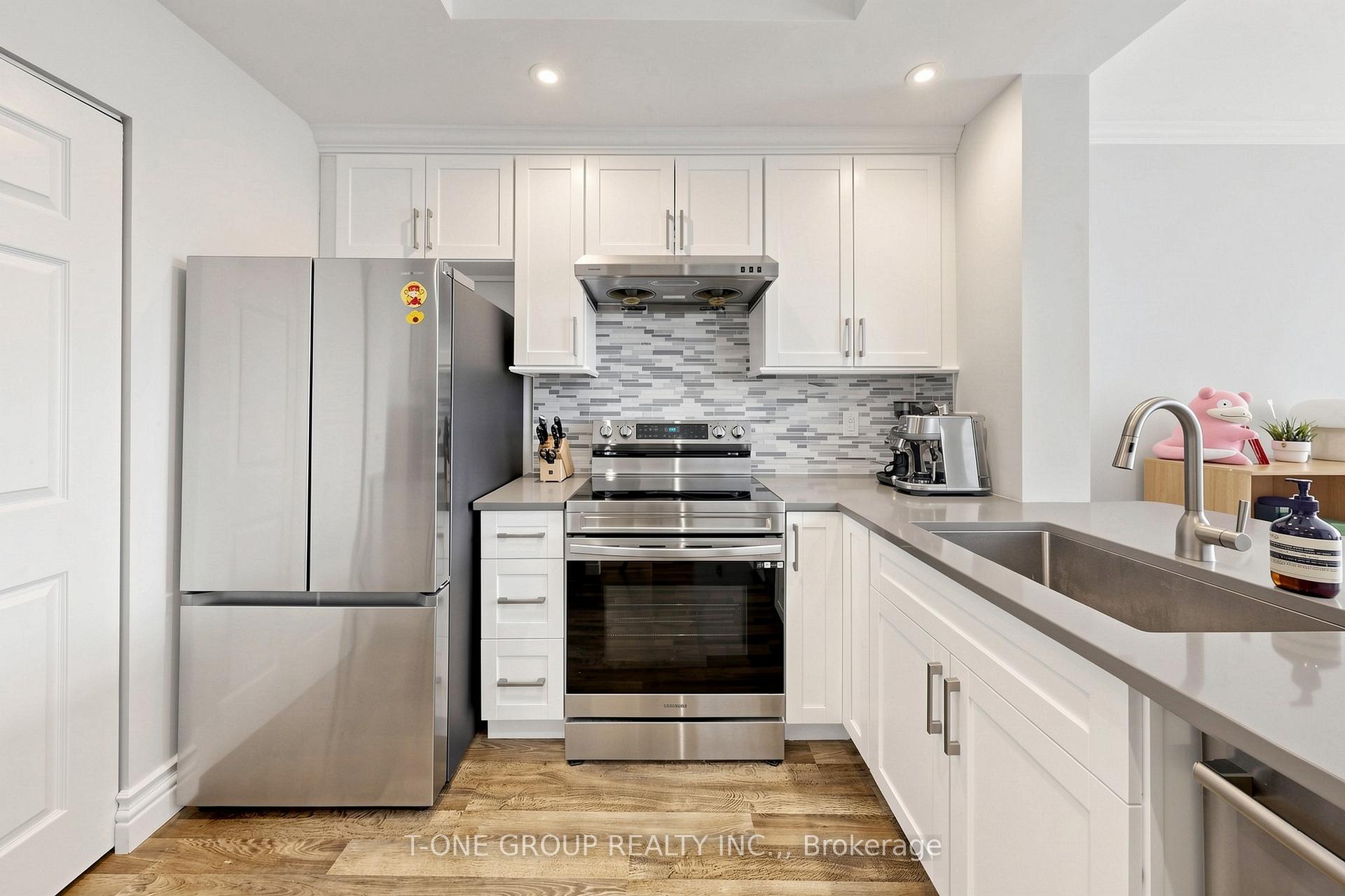 Photo 19 of Unit Ph6, 22 Clarissa Drive, Richmond Hill, Harding — HOMEH