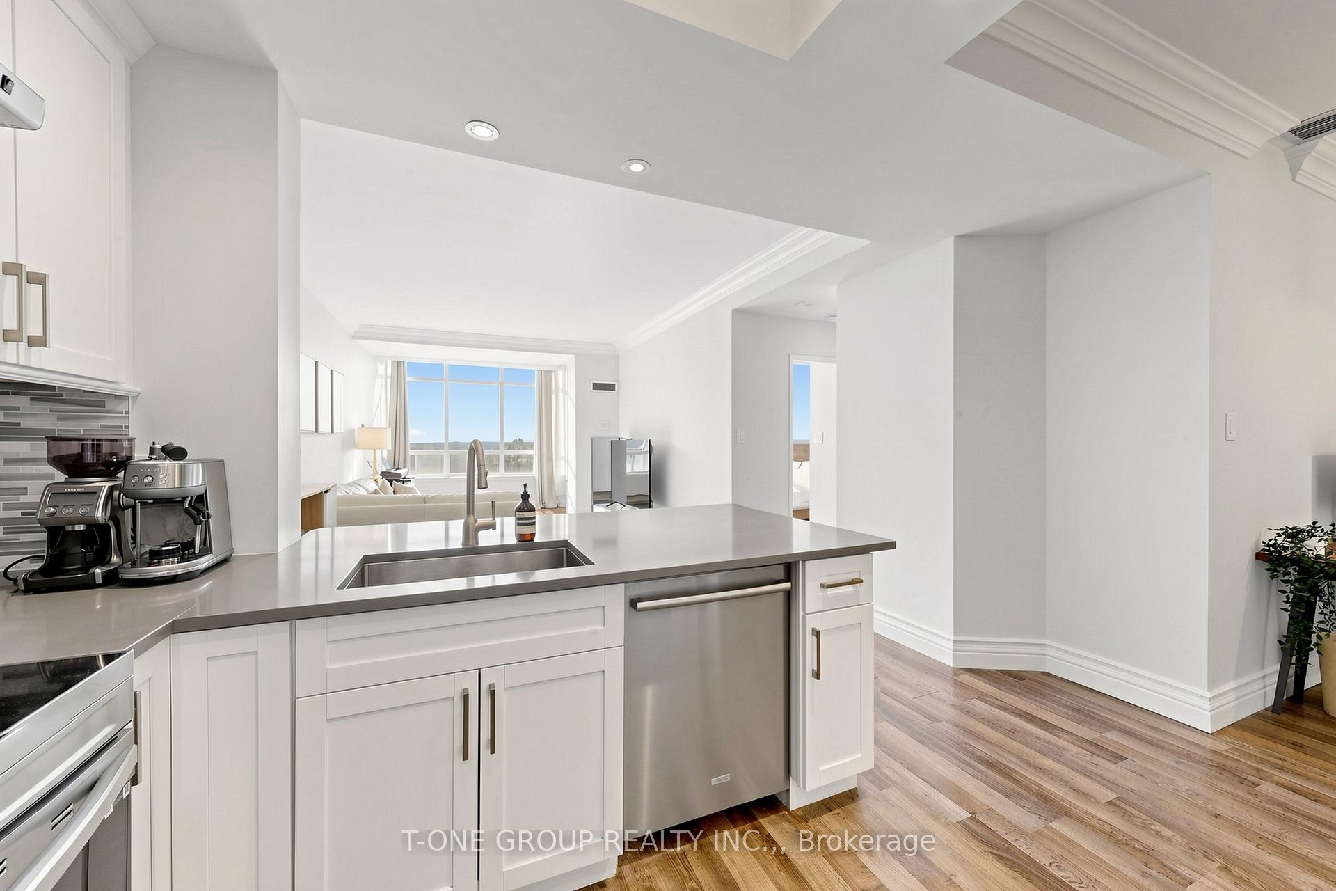 Photo 23 of Unit Ph6, 22 Clarissa Drive, Richmond Hill, Harding — HOMEH