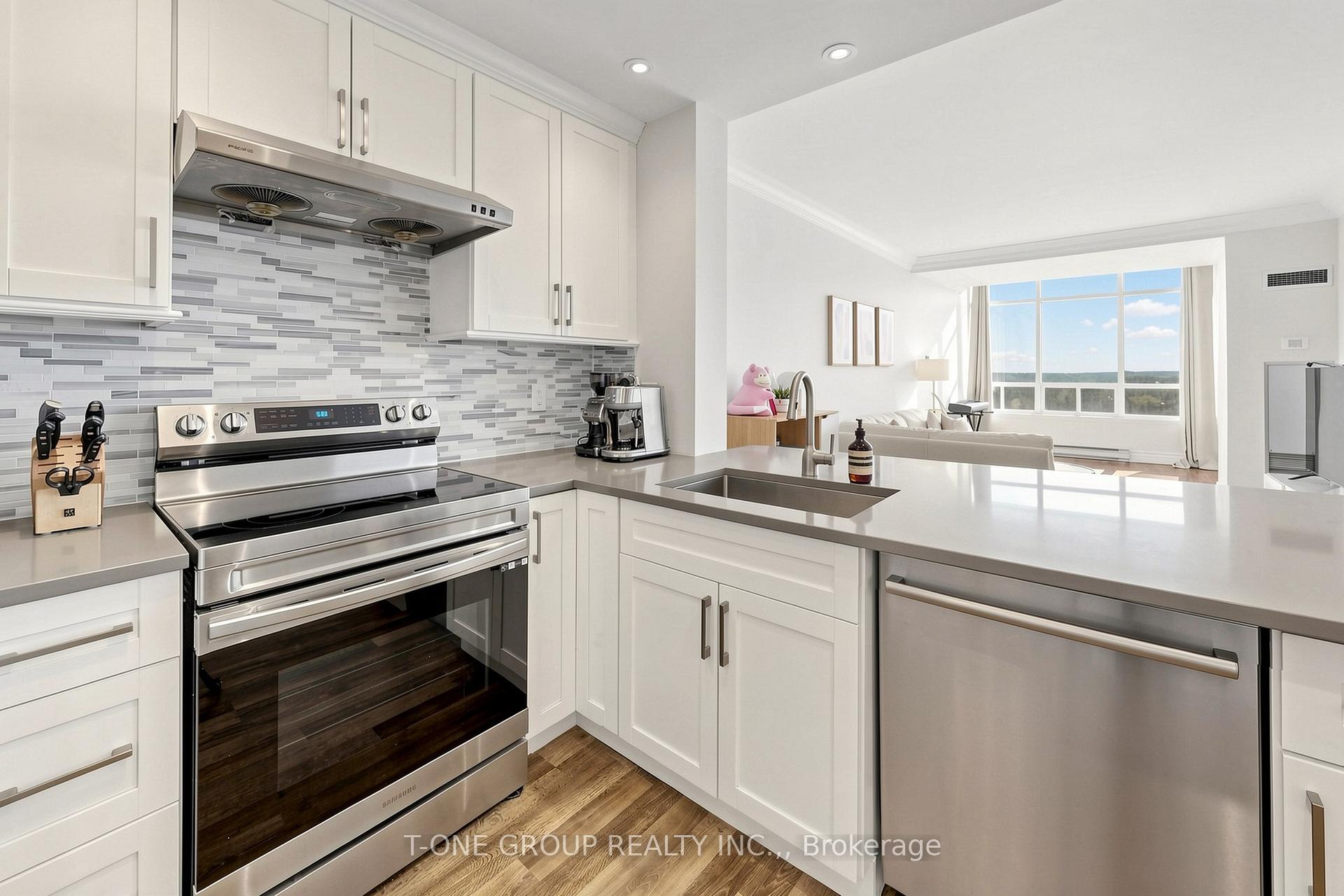 Photo 24 of Unit Ph6, 22 Clarissa Drive, Richmond Hill, Harding — HOMEH