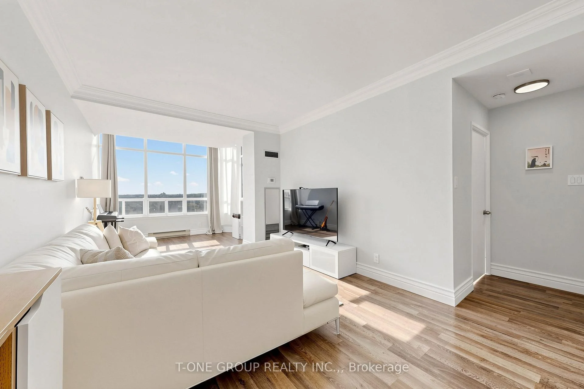 Photo 5 of Unit Ph6, 22 Clarissa Drive, Richmond Hill, Harding — HOMEH