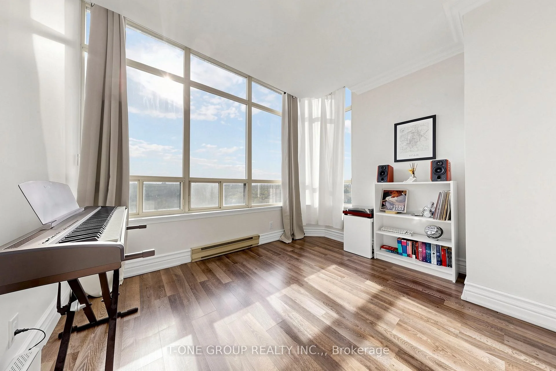 Photo 9 of Unit Ph6, 22 Clarissa Drive, Richmond Hill, Harding — HOMEH