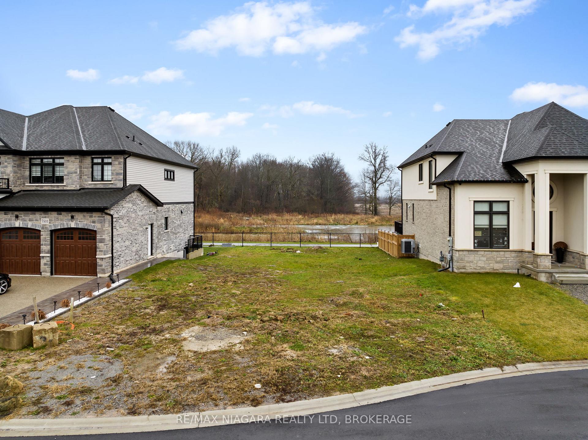 Photo 4 of 7521 Sherrilee Crescent, Niagara Falls, Brown — HOMEH