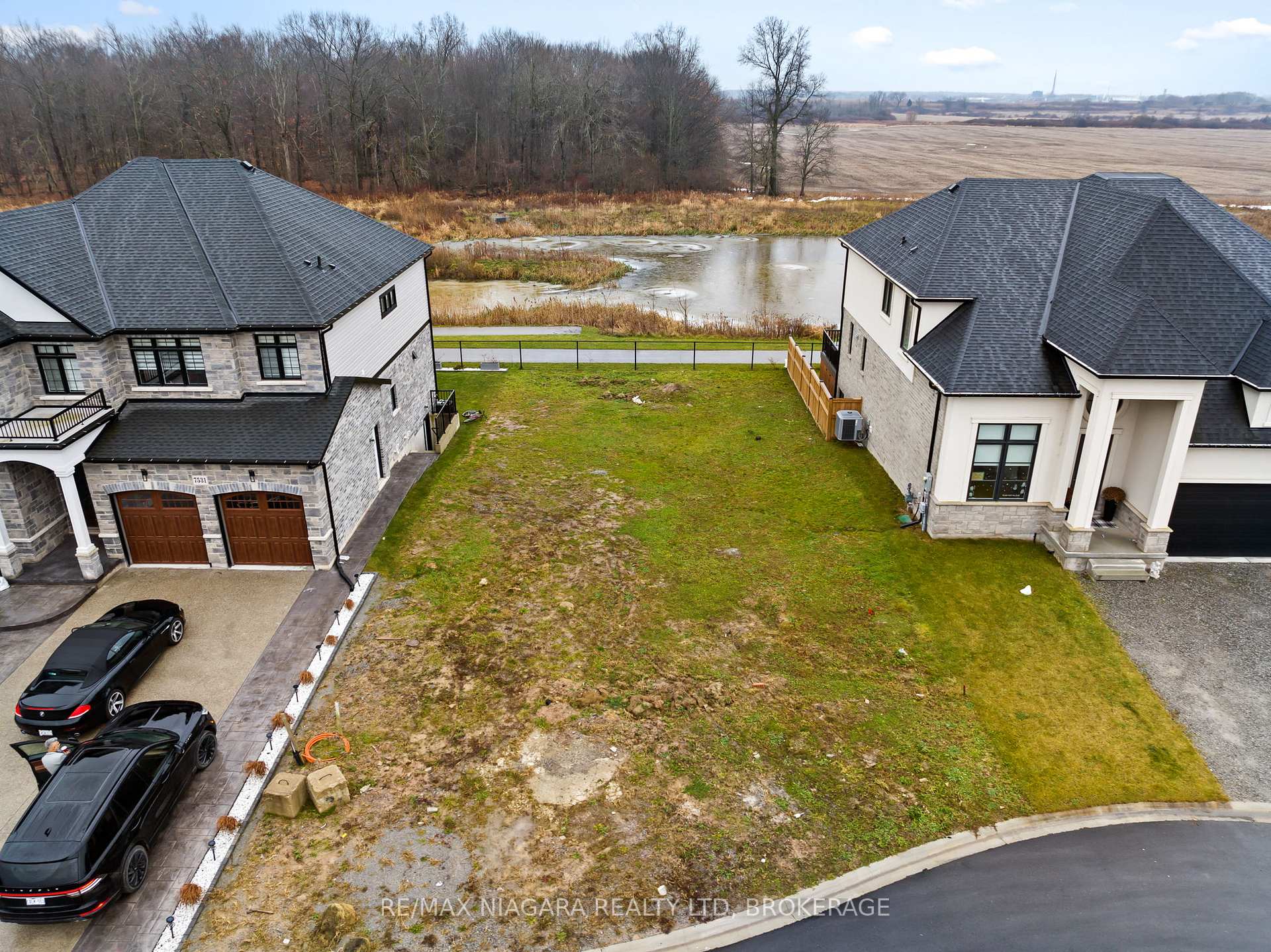 Photo 5 of 7521 Sherrilee Crescent, Niagara Falls, Brown — HOMEH