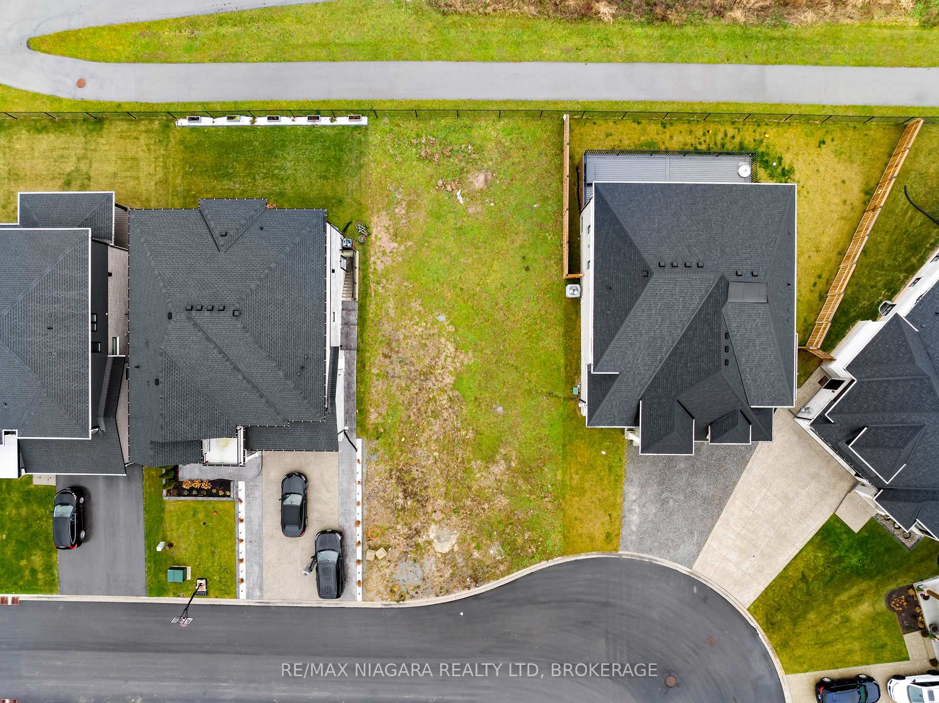 Photo 6 of 7521 Sherrilee Crescent, Niagara Falls, Brown — HOMEH