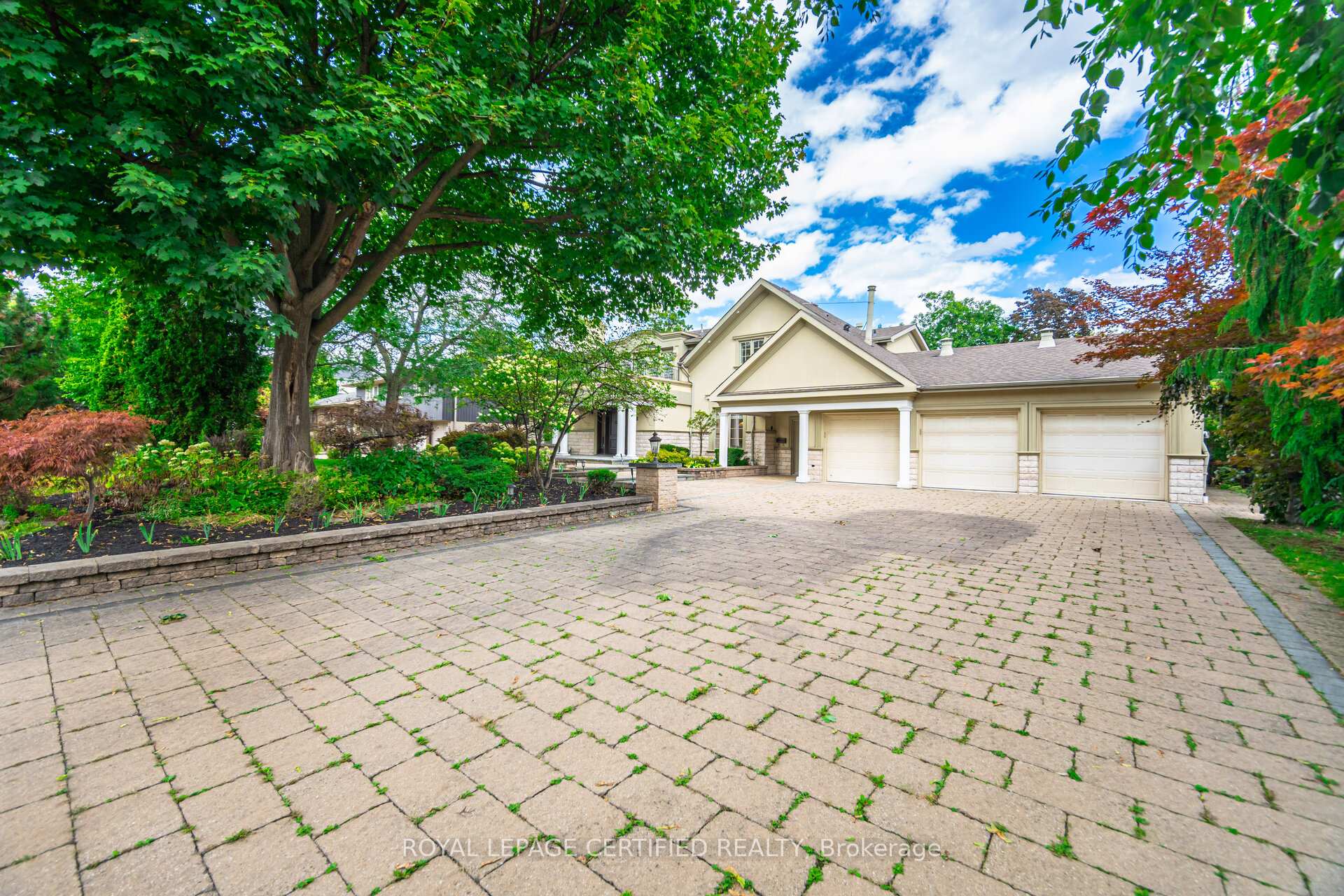 Photo 2 of 2197 Courrier Lane, Mississauga, Erindale — HOMEH