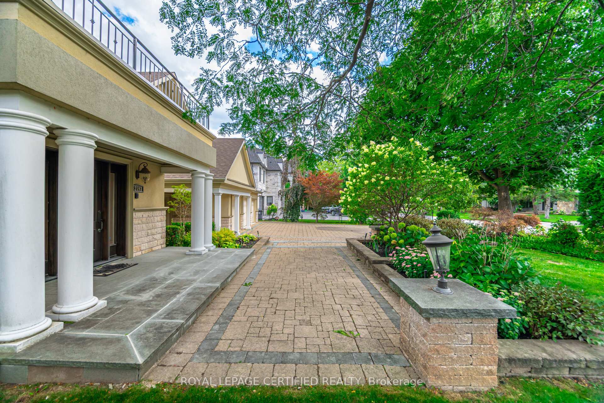 Photo 4 of 2197 Courrier Lane, Mississauga, Erindale — HOMEH