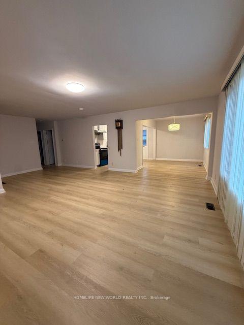 Photo 2 of 2 Yewfield Crescent, North York, Banbury-Don Mills — HOMEH