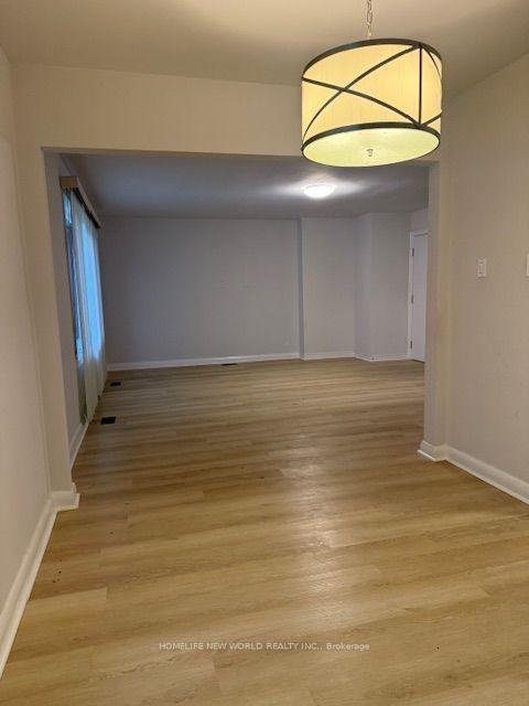 Photo 3 of 2 Yewfield Crescent, North York, Banbury-Don Mills — HOMEH
