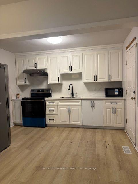 Photo 4 of 2 Yewfield Crescent, North York, Banbury-Don Mills — HOMEH