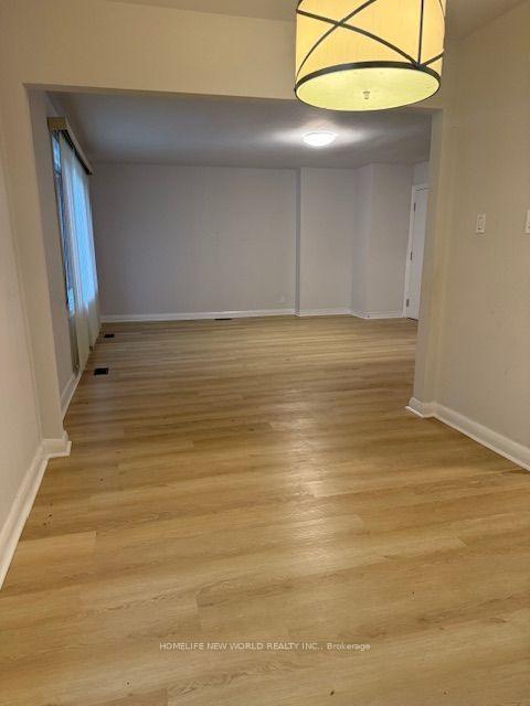 Photo 5 of 2 Yewfield Crescent, North York, Banbury-Don Mills — HOMEH