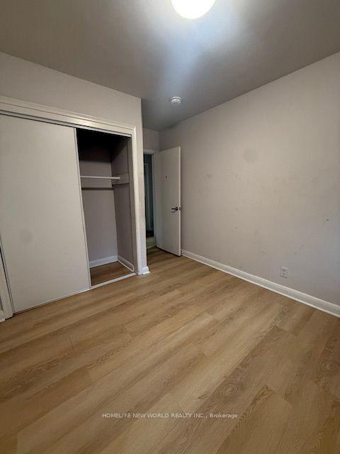 Photo 6 of 2 Yewfield Crescent, North York, Banbury-Don Mills — HOMEH