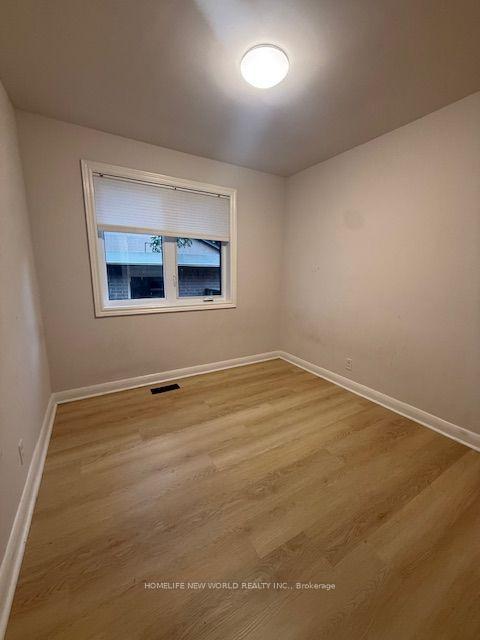 Photo 7 of 2 Yewfield Crescent, North York, Banbury-Don Mills — HOMEH