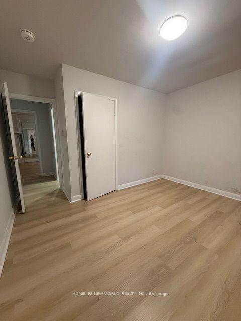 Photo 8 of 2 Yewfield Crescent, North York, Banbury-Don Mills — HOMEH