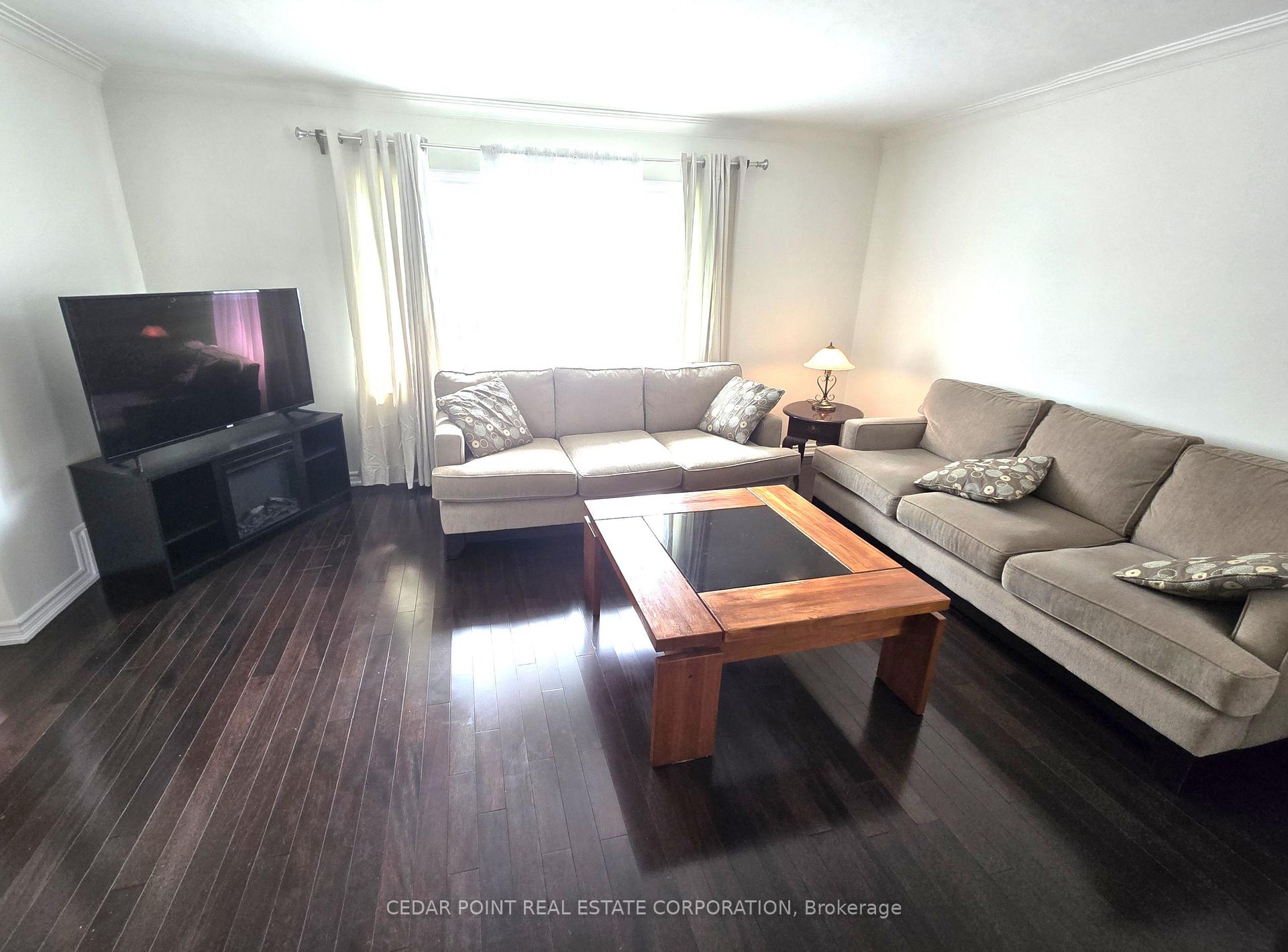 Photo 2 of 44 Janet Boulevard, Scarborough, Wexford-Maryvale — HOMEH