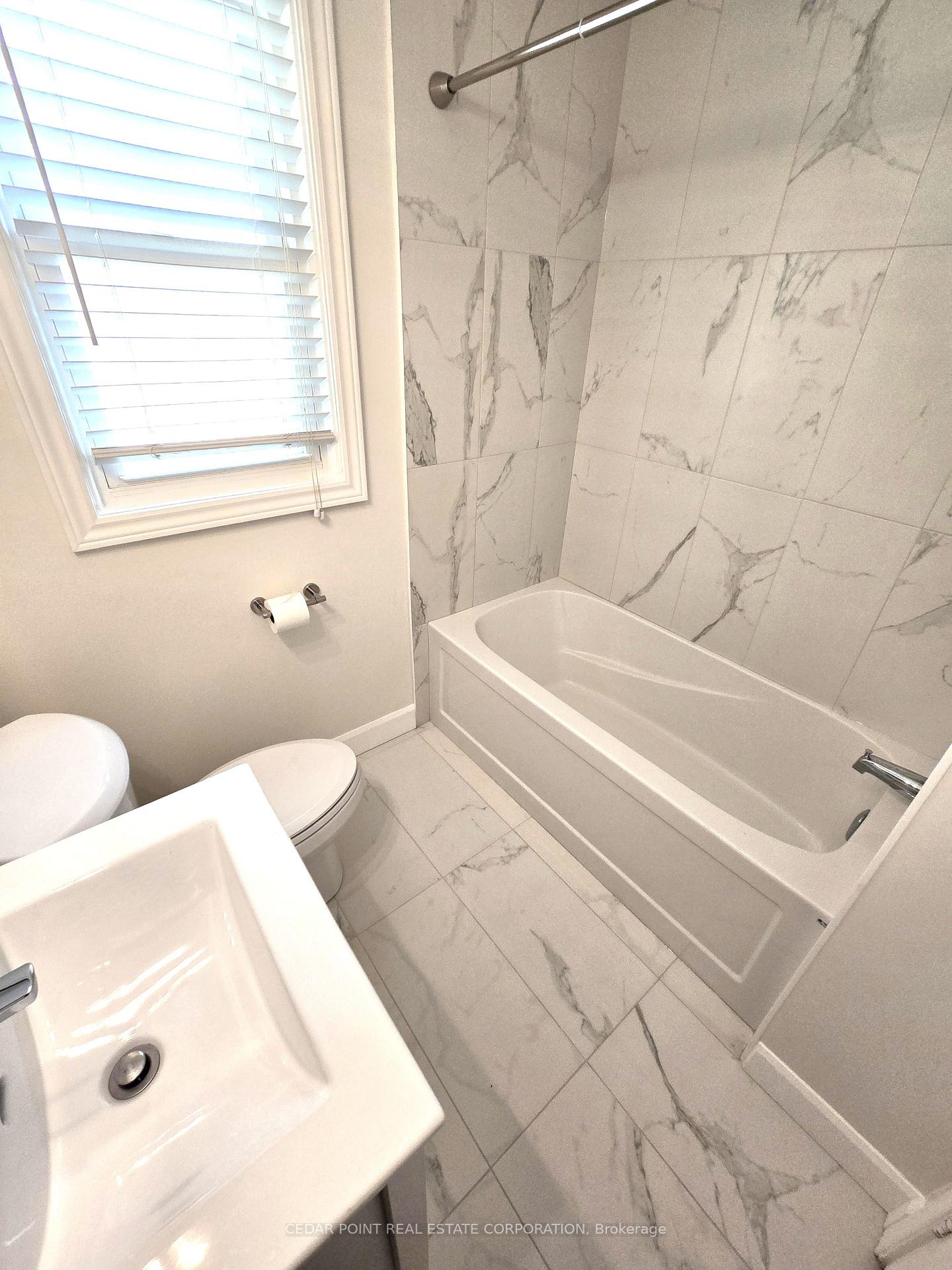 Photo 12 of 44 Janet Boulevard, Scarborough, Wexford-Maryvale — HOMEH
