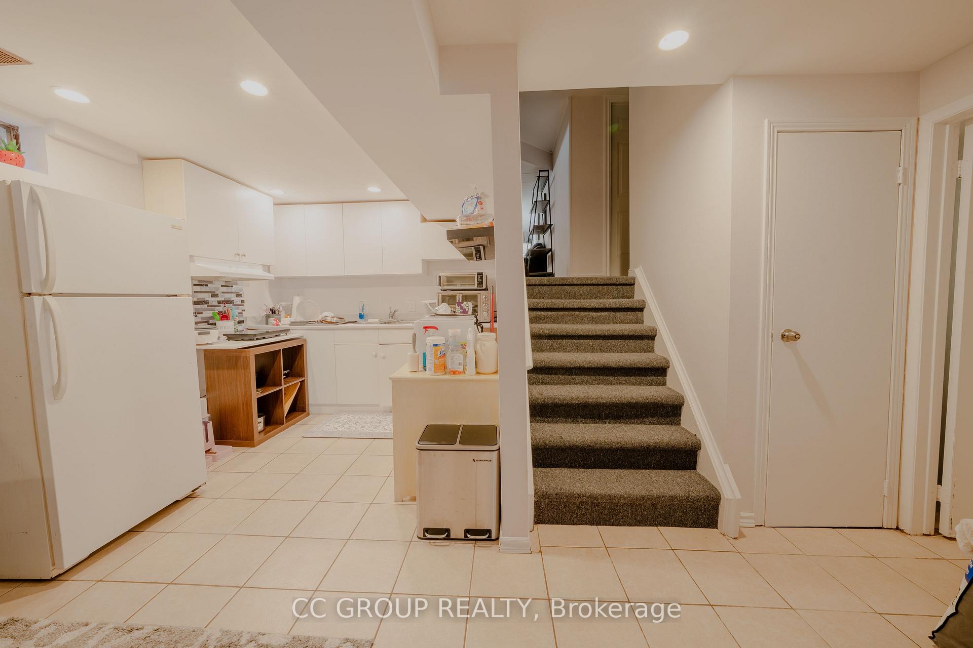Photo 5 of Unit Lower, 3350 Delfi Road, Mississauga, Erin Mills — HOMEH