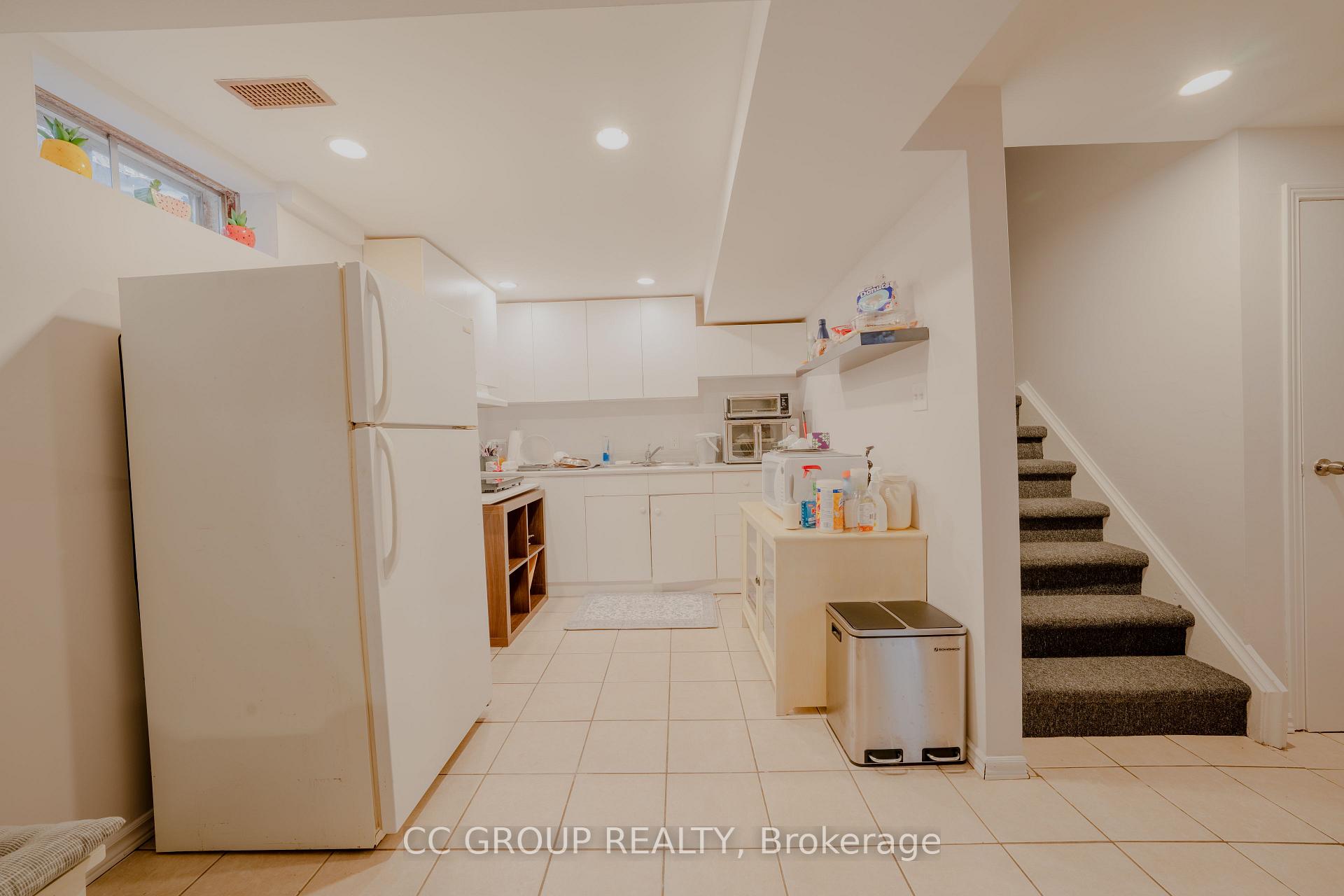 Photo 7 of Unit Lower, 3350 Delfi Road, Mississauga, Erin Mills — HOMEH
