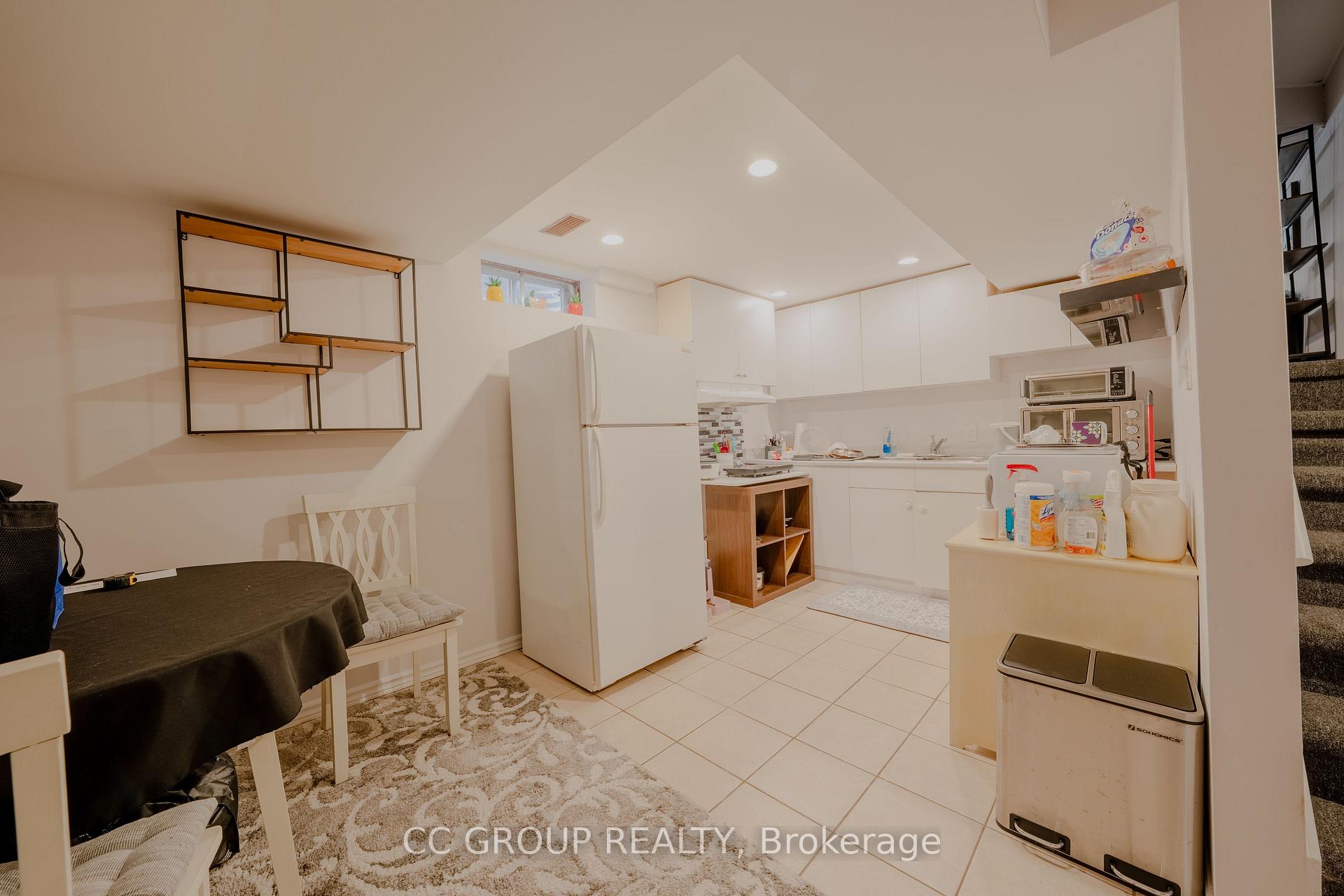 Photo 6 of Unit Lower, 3350 Delfi Road, Mississauga, Erin Mills — HOMEH