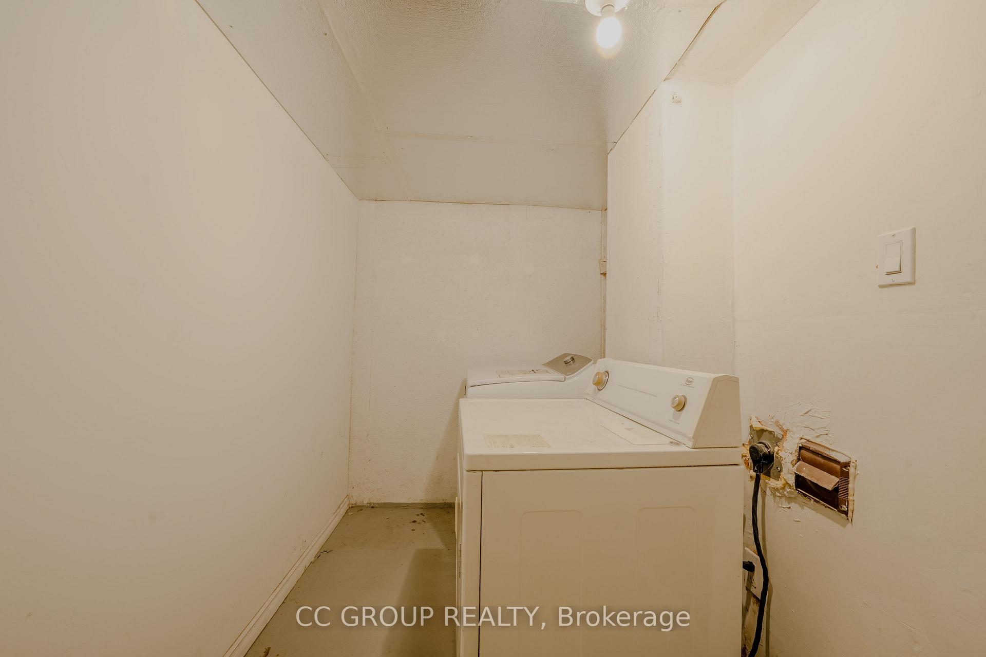 Photo 11 of Unit Lower, 3350 Delfi Road, Mississauga, Erin Mills — HOMEH